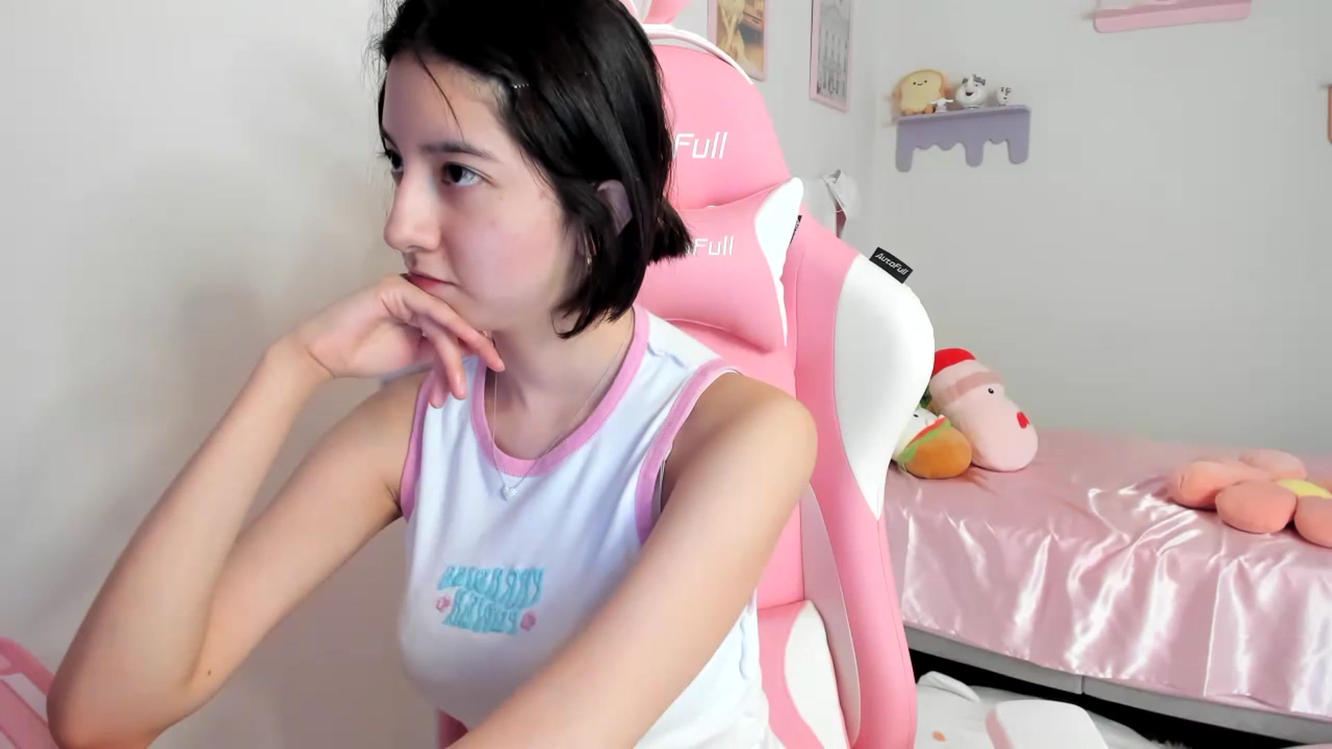 Gallery image thumbnail from Cherrycute666's myfreecams stream on, 07/20/2023, 23:00 image 10 of 20