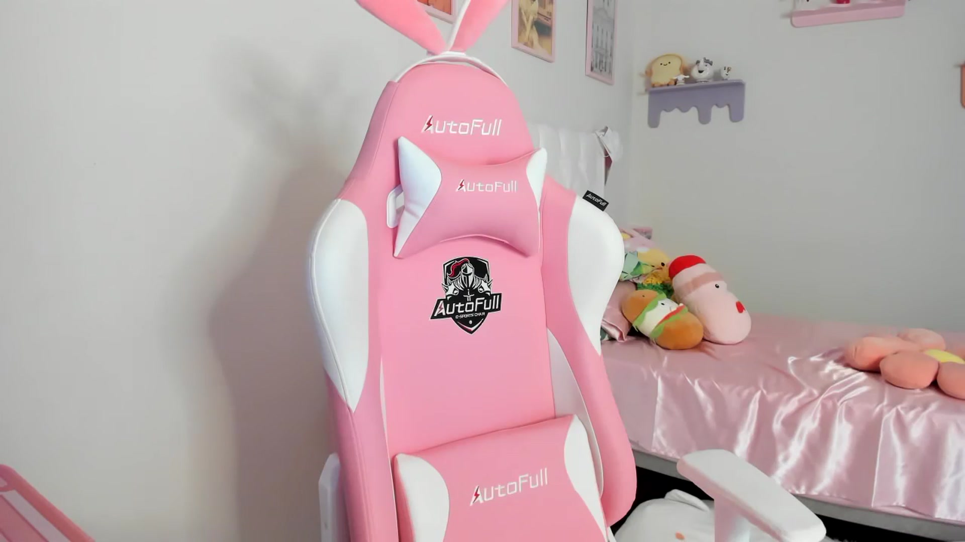 Gallery image thumbnail from Cherrycute666's myfreecams stream on, 07/20/2023, 23:00 image 13 of 20