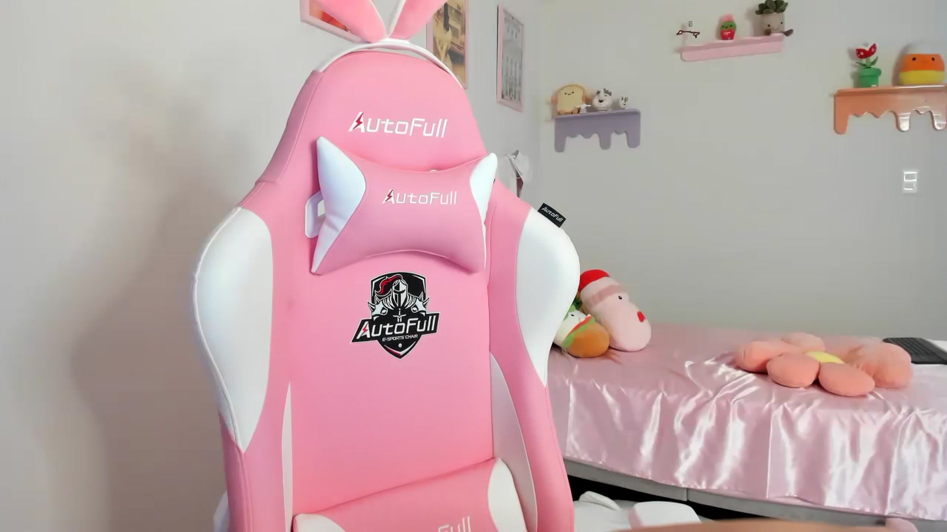 Gallery image thumbnail from Cherrycute666's myfreecams stream on, 07/20/2023, 23:00 image 3 of 20