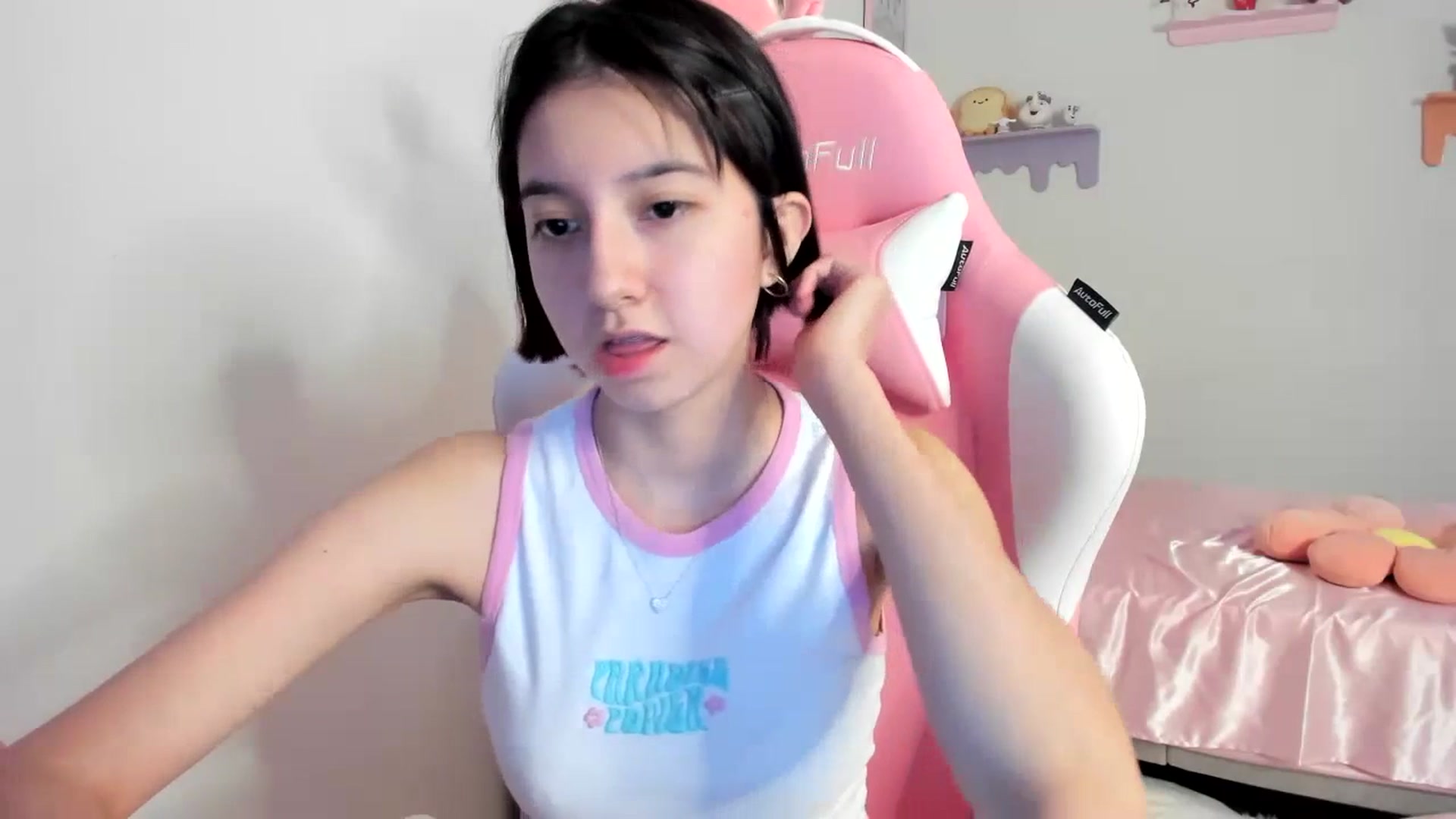 Gallery image thumbnail from Cherrycute666's myfreecams stream on, 07/21/2023, 24:06 image 12 of 20