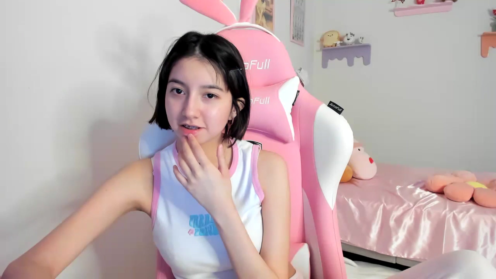 Gallery image thumbnail from Cherrycute666's myfreecams stream on, 07/21/2023, 24:06 image 16 of 20