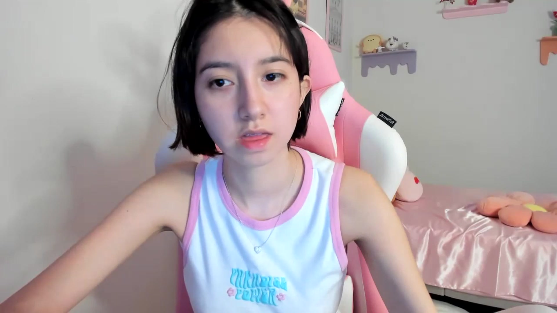 Gallery image thumbnail from Cherrycute666's myfreecams stream on, 07/21/2023, 24:06 image 17 of 20