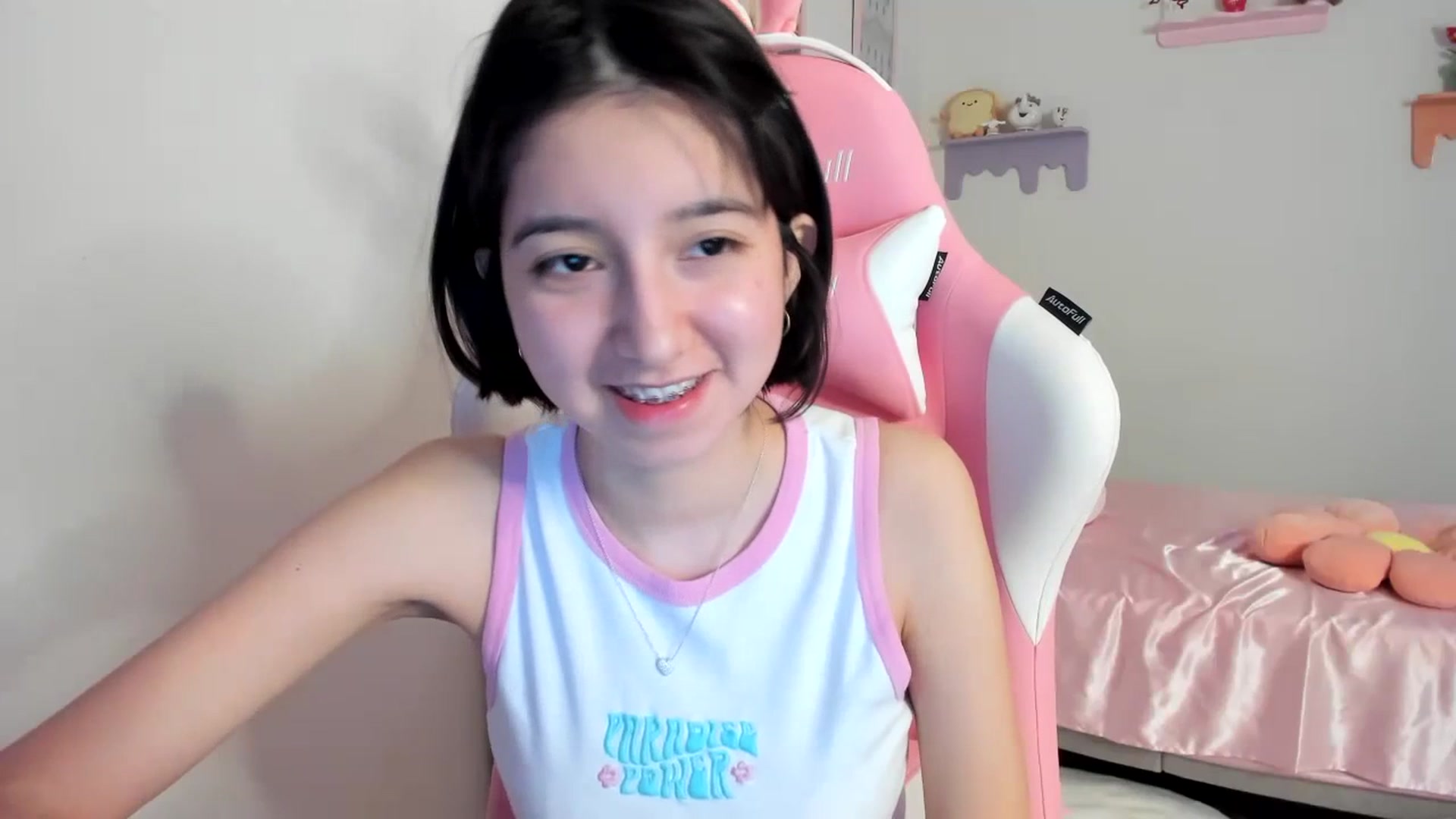 Gallery image thumbnail from Cherrycute666's myfreecams stream on, 07/21/2023, 24:06 image 19 of 20