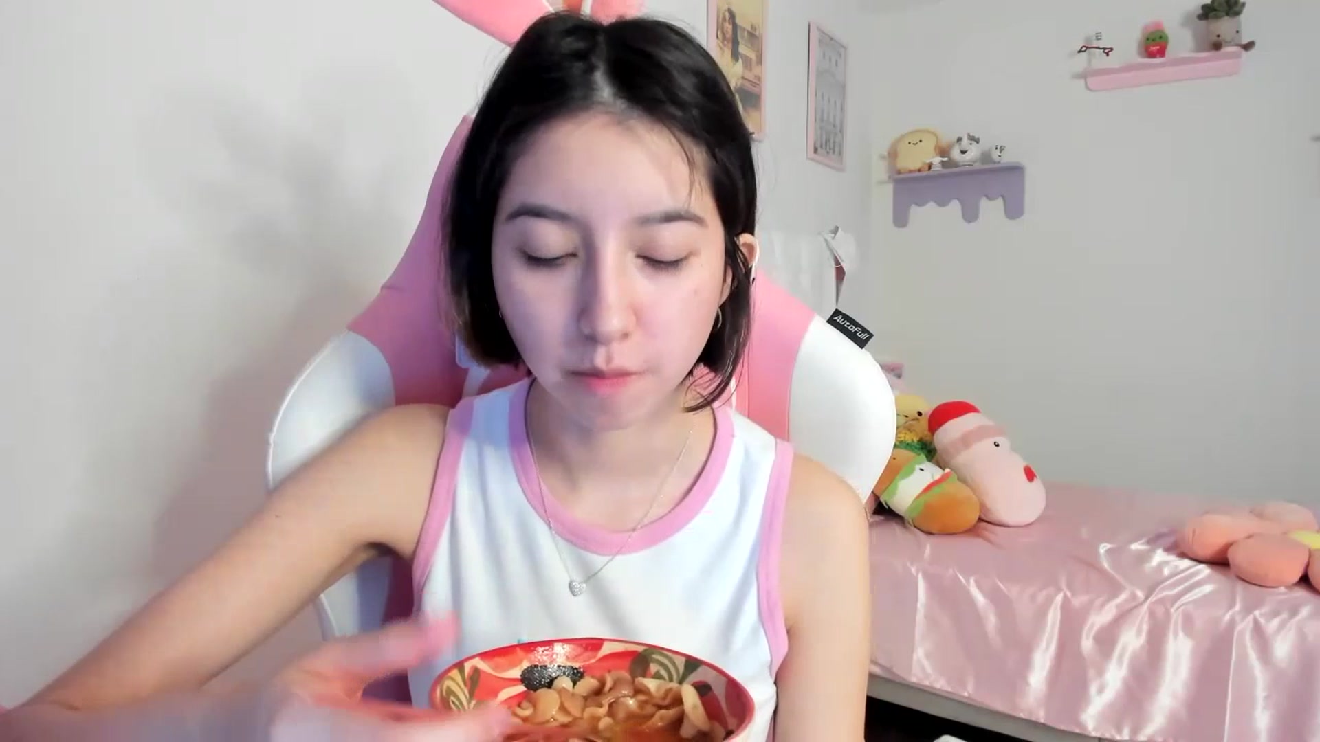 Gallery image thumbnail from Cherrycute666's myfreecams stream on, 07/21/2023, 24:06 image 5 of 20
