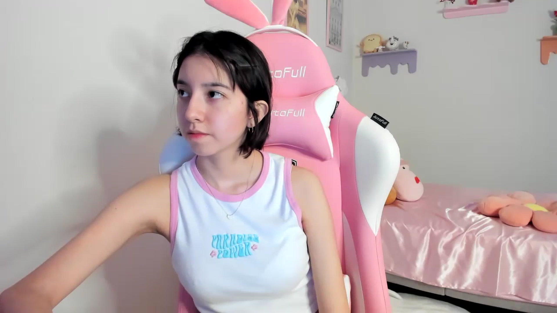 Gallery image thumbnail from Cherrycute666's myfreecams stream on, 07/21/2023, 24:06 image 14 of 20