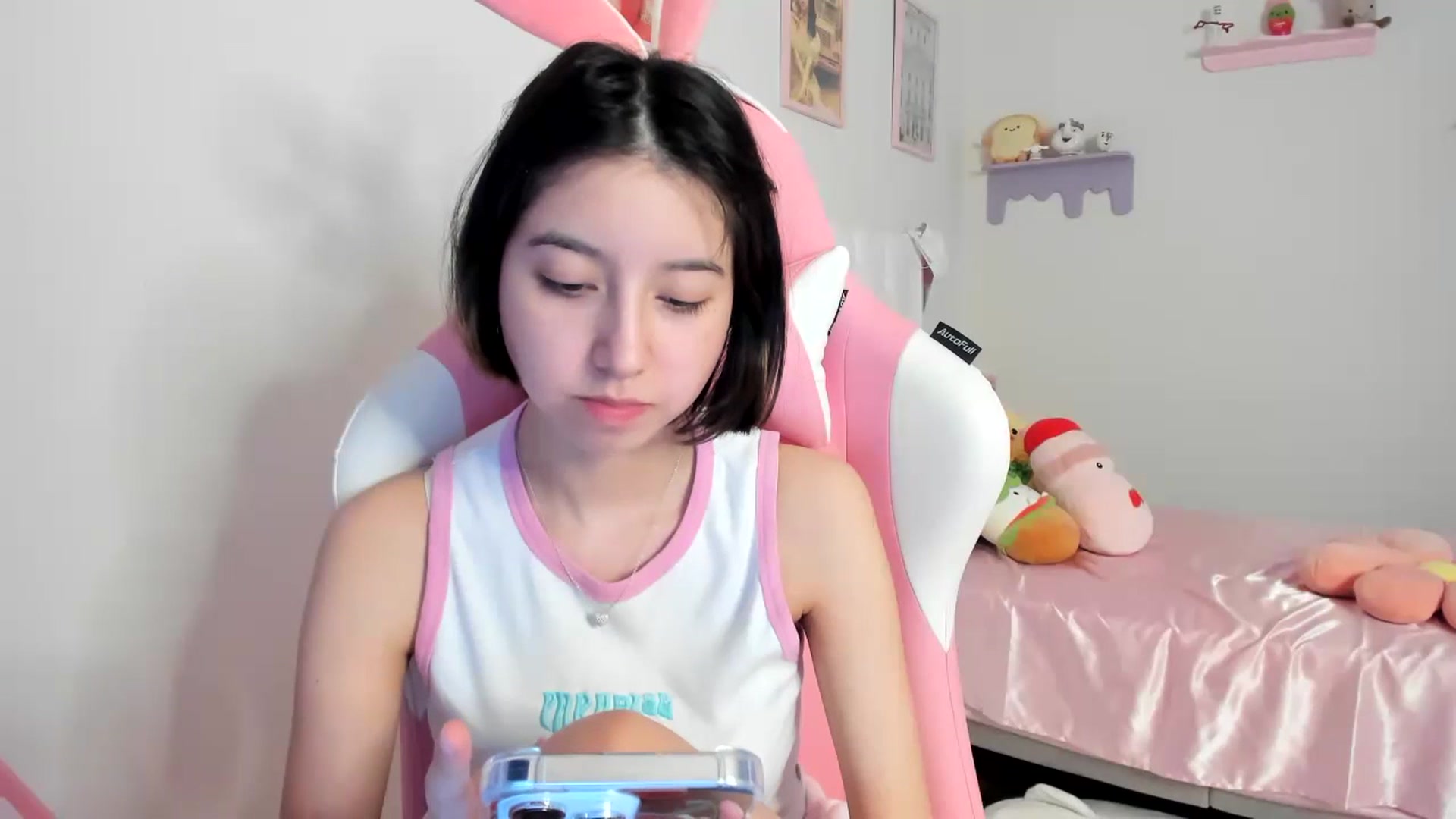 Gallery image thumbnail from Cherrycute666's myfreecams stream on, 07/21/2023, 24:06 image 4 of 20