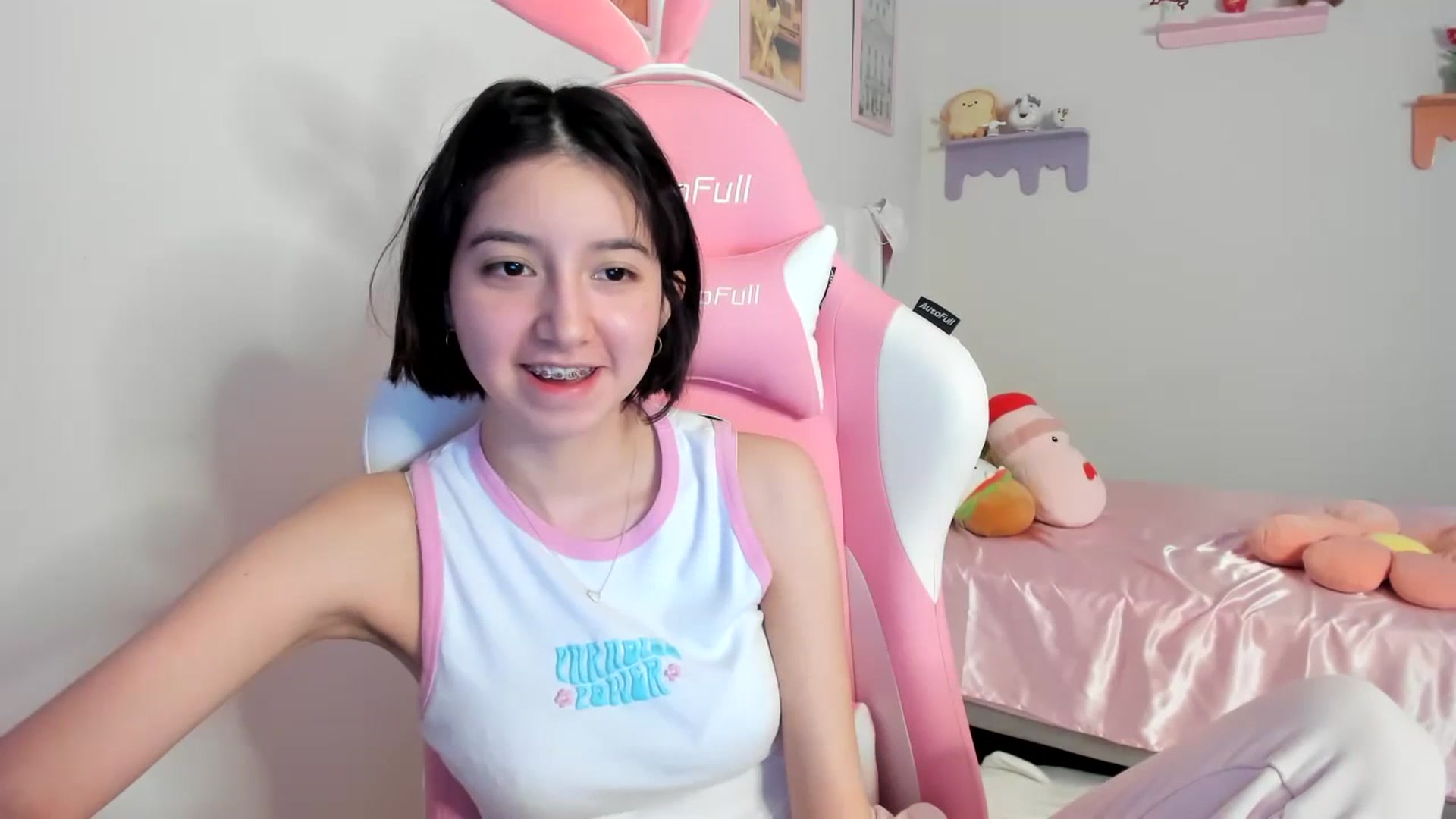 Gallery image thumbnail from Cherrycute666's myfreecams stream on, 07/21/2023, 24:06 image 15 of 20