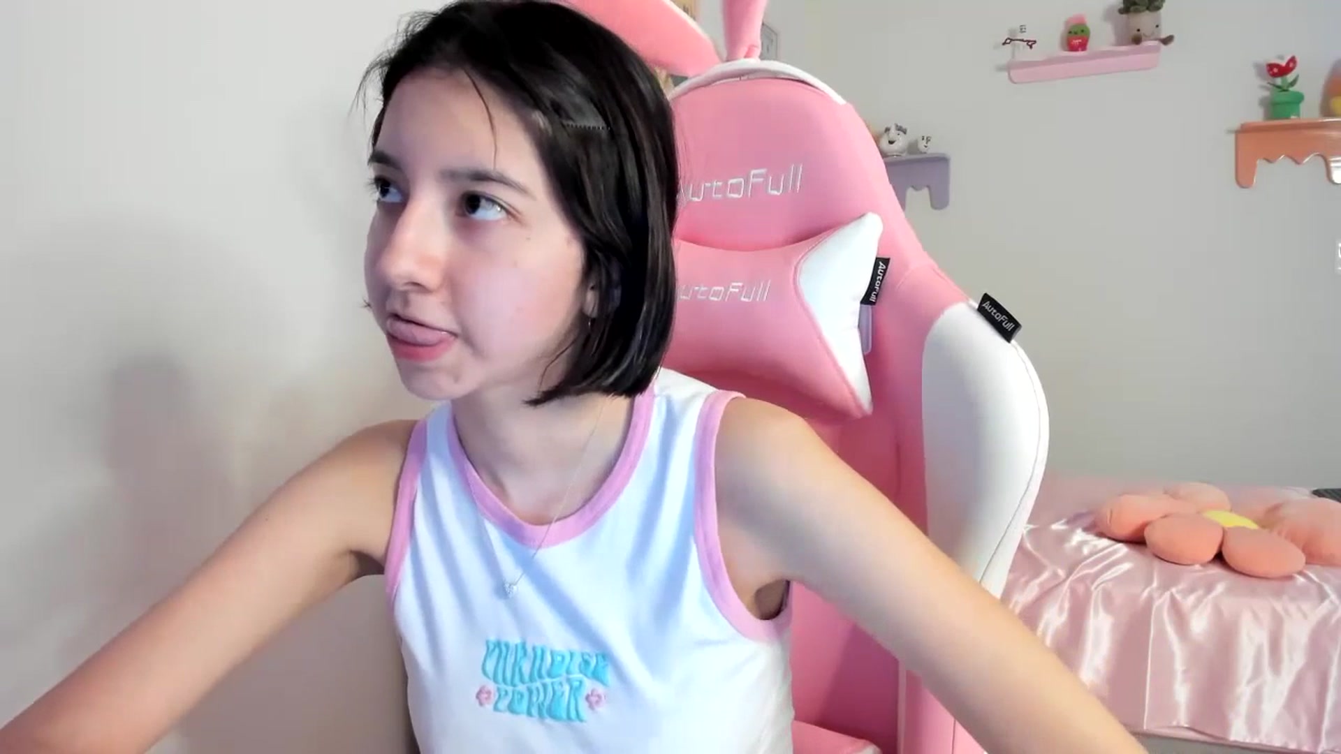 Gallery image thumbnail from Cherrycute666's myfreecams stream on, 07/21/2023, 01:05 image 8 of 20
