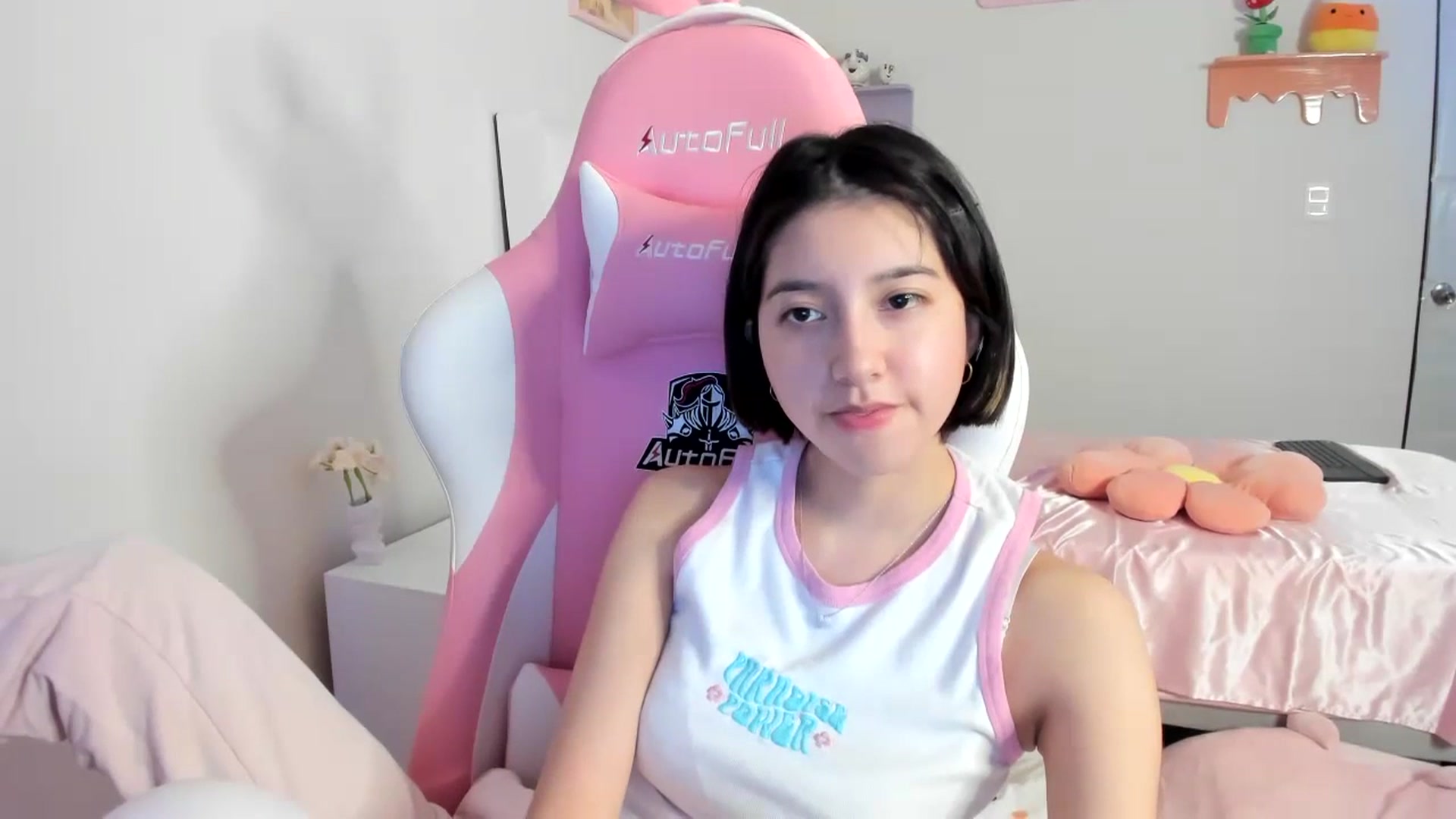 Gallery image thumbnail from Cherrycute666's myfreecams stream on, 07/21/2023, 01:05 image 17 of 20
