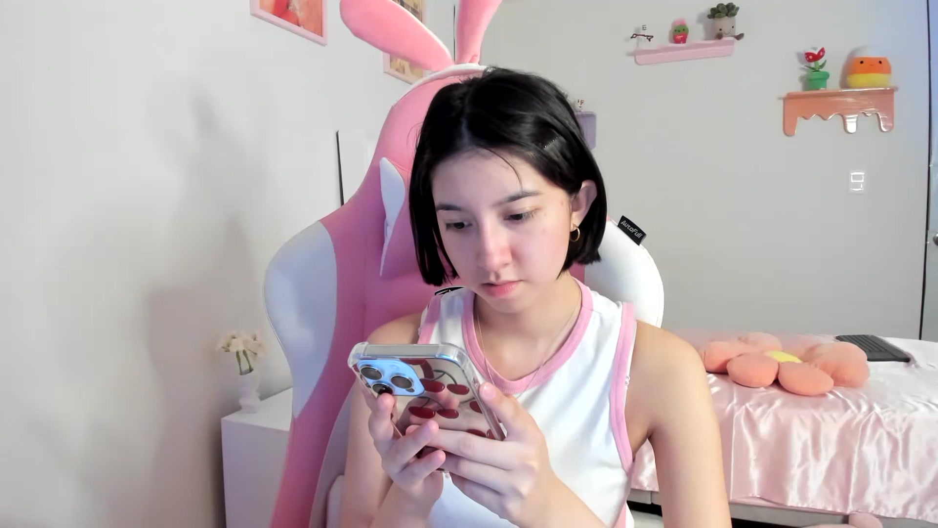 Gallery image thumbnail from Cherrycute666's myfreecams stream on, 07/21/2023, 01:05 image 11 of 20