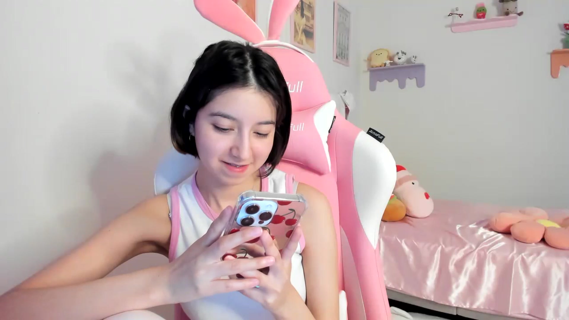 Gallery image thumbnail from Cherrycute666's myfreecams stream on, 07/21/2023, 01:05 image 6 of 20