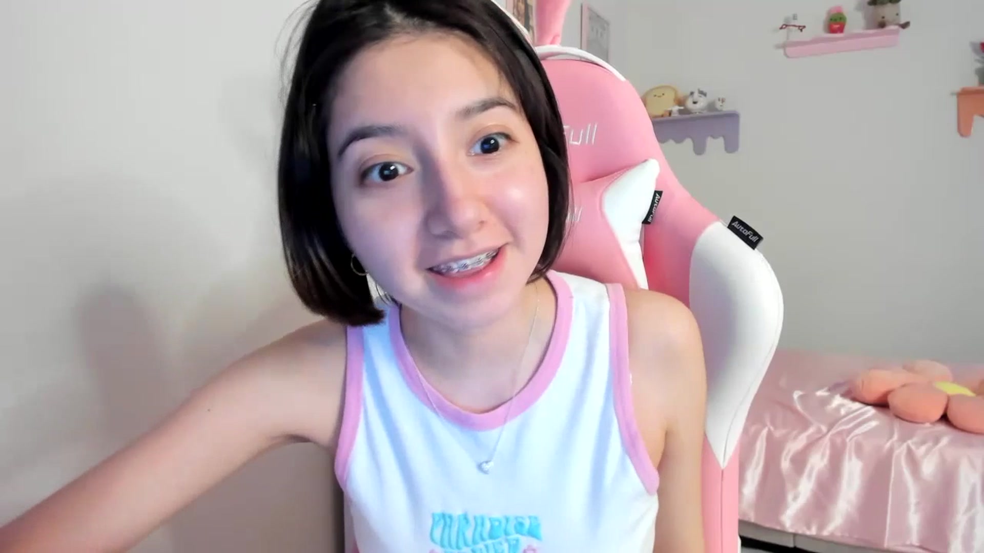 Gallery image thumbnail from Cherrycute666's myfreecams stream on, 07/21/2023, 01:05 image 4 of 20