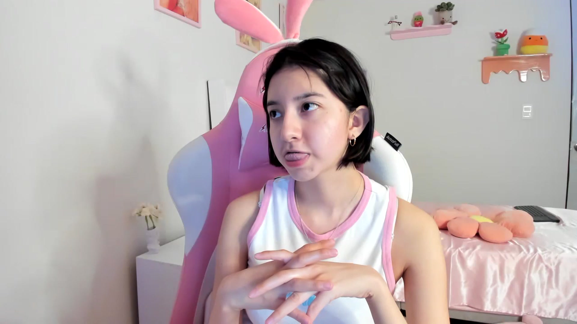 Gallery image thumbnail from Cherrycute666's myfreecams stream on, 07/21/2023, 01:05 image 10 of 20