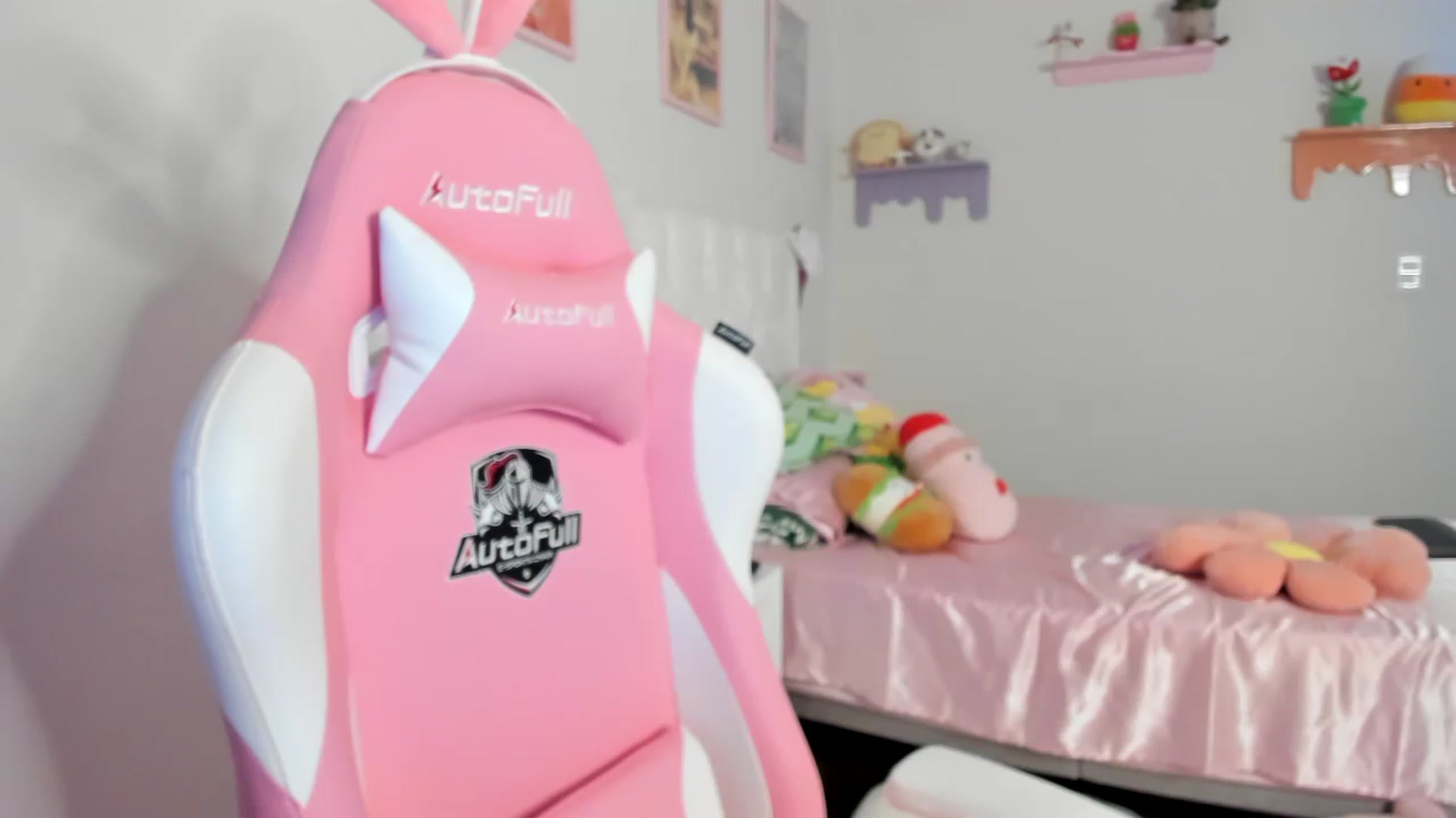 Gallery image thumbnail from Cherrycute666's myfreecams stream on, 07/21/2023, 02:01 image 13 of 20