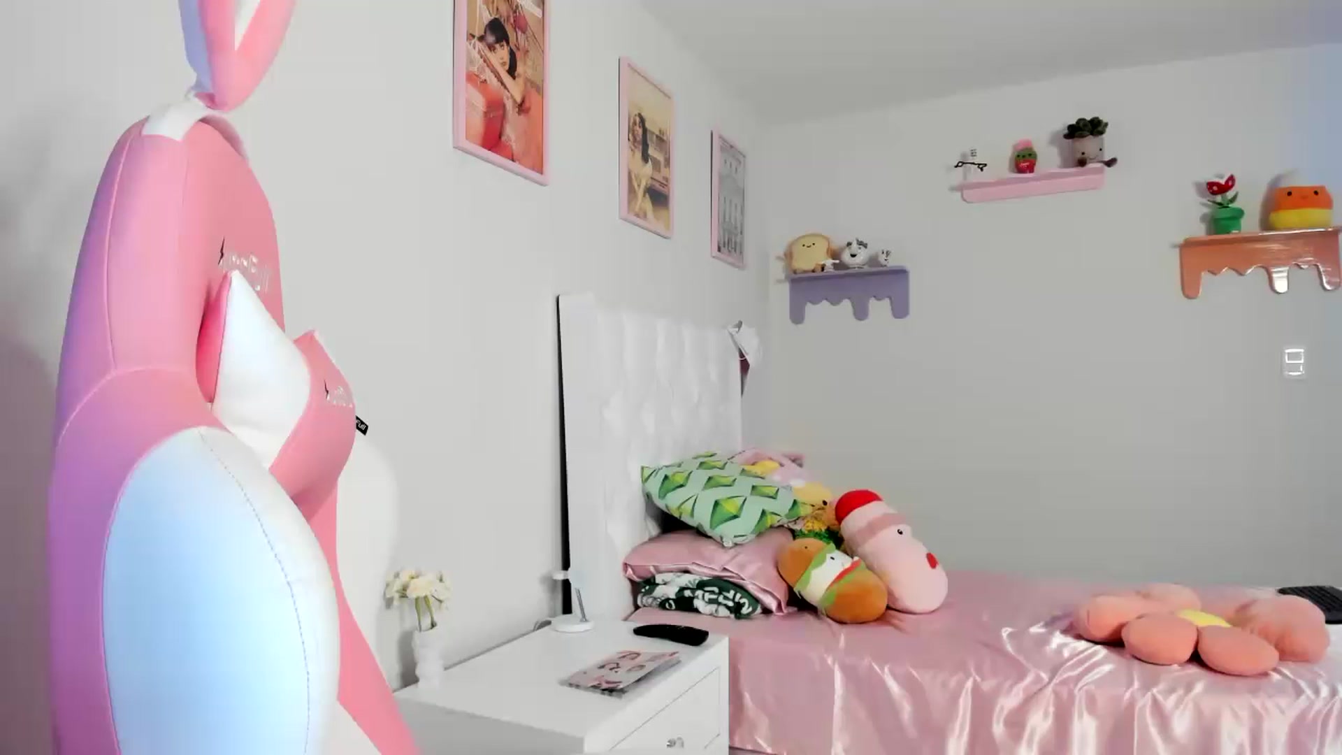 Gallery image thumbnail from Cherrycute666's myfreecams stream on, 07/21/2023, 03:30 image 1 of 20