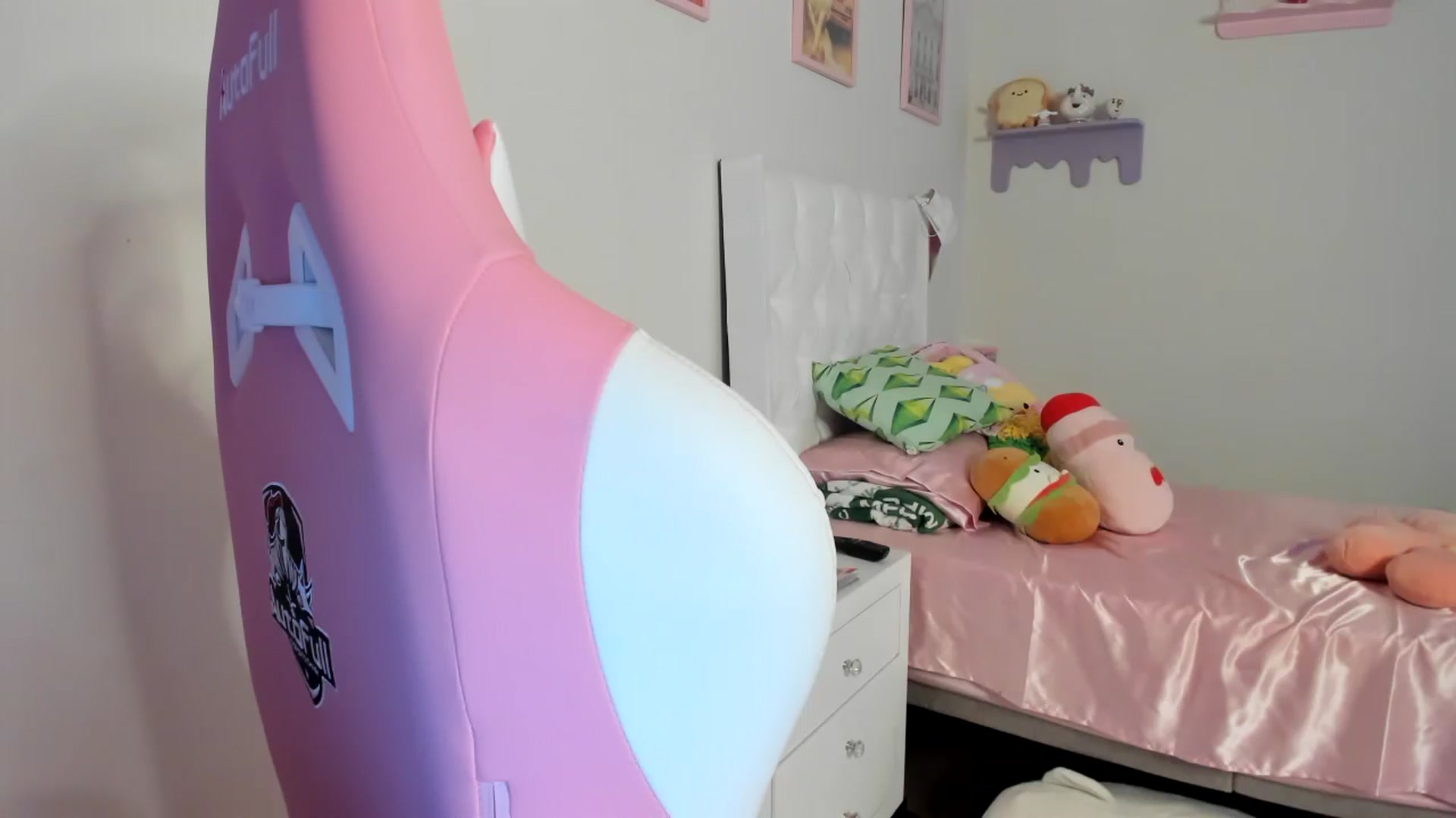 Gallery image thumbnail from Cherrycute666's myfreecams stream on, 07/21/2023, 03:30 image 11 of 20