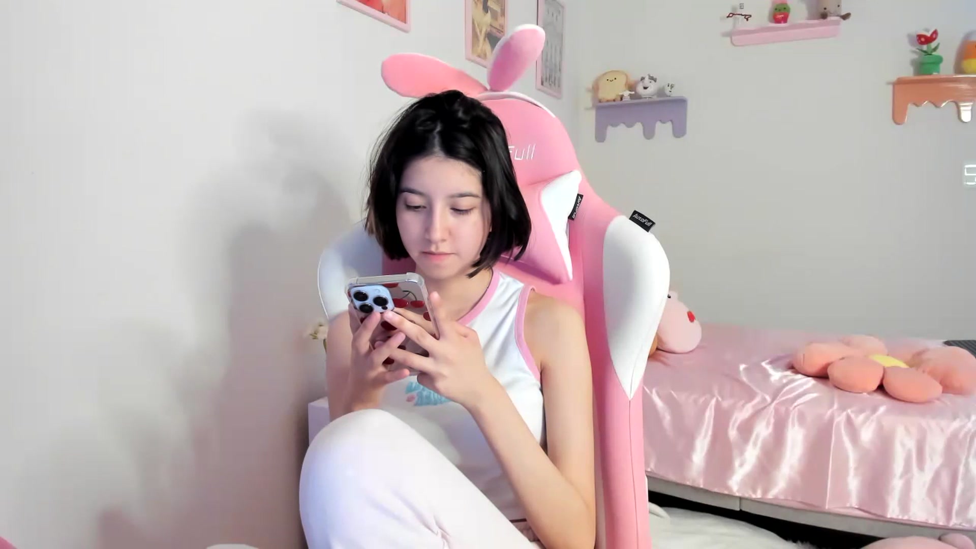 Gallery image thumbnail from Cherrycute666's myfreecams stream on, 07/21/2023, 05:34 image 18 of 20