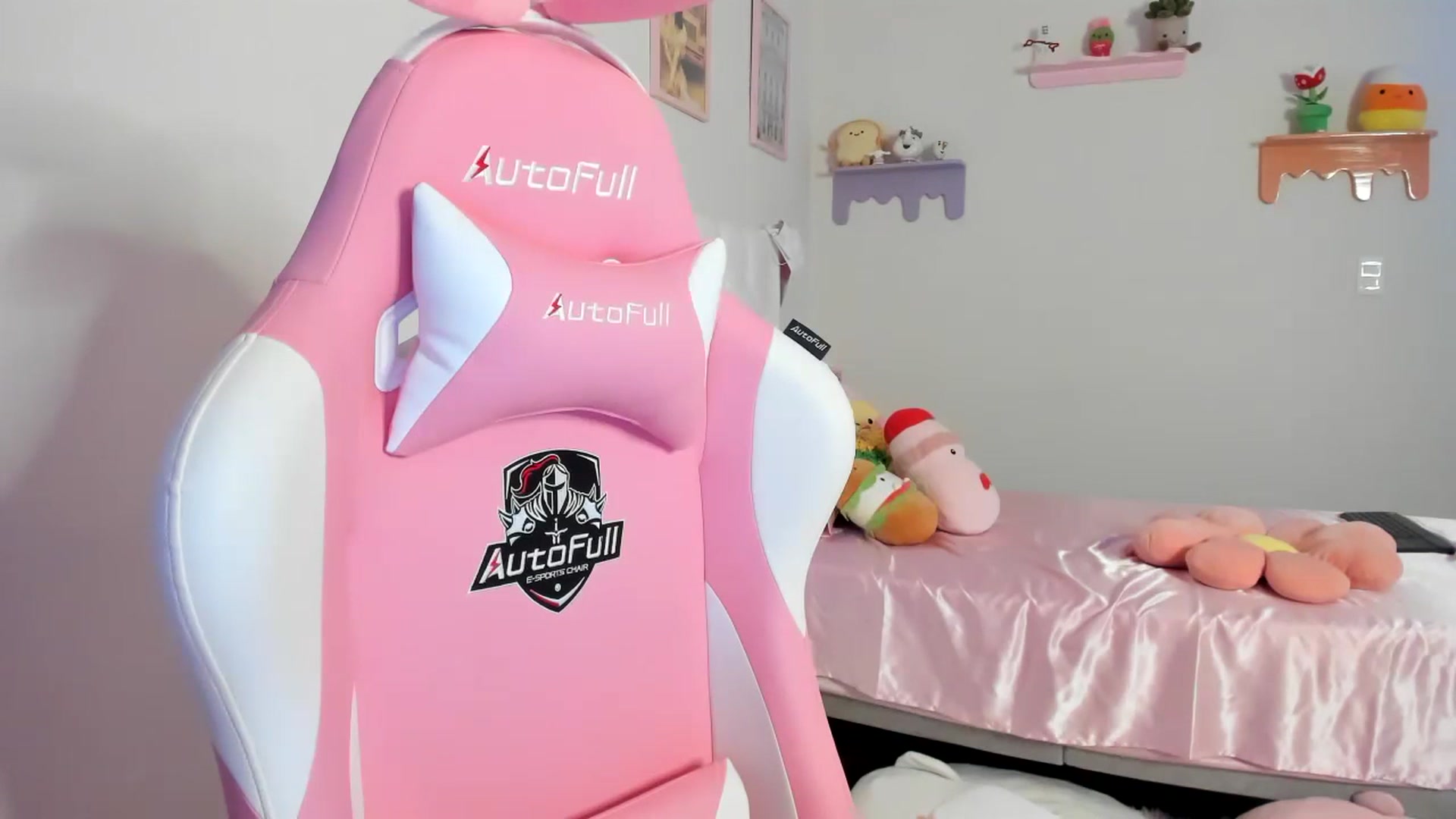 Gallery image thumbnail from Cherrycute666's myfreecams stream on, 07/21/2023, 07:24 image 12 of 20