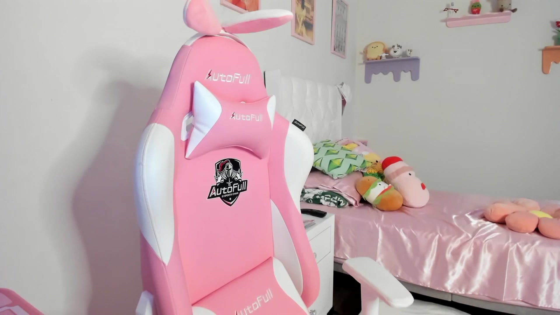 Gallery image thumbnail from Cherrycute666's myfreecams stream on, 07/21/2023, 07:24 image 1 of 20