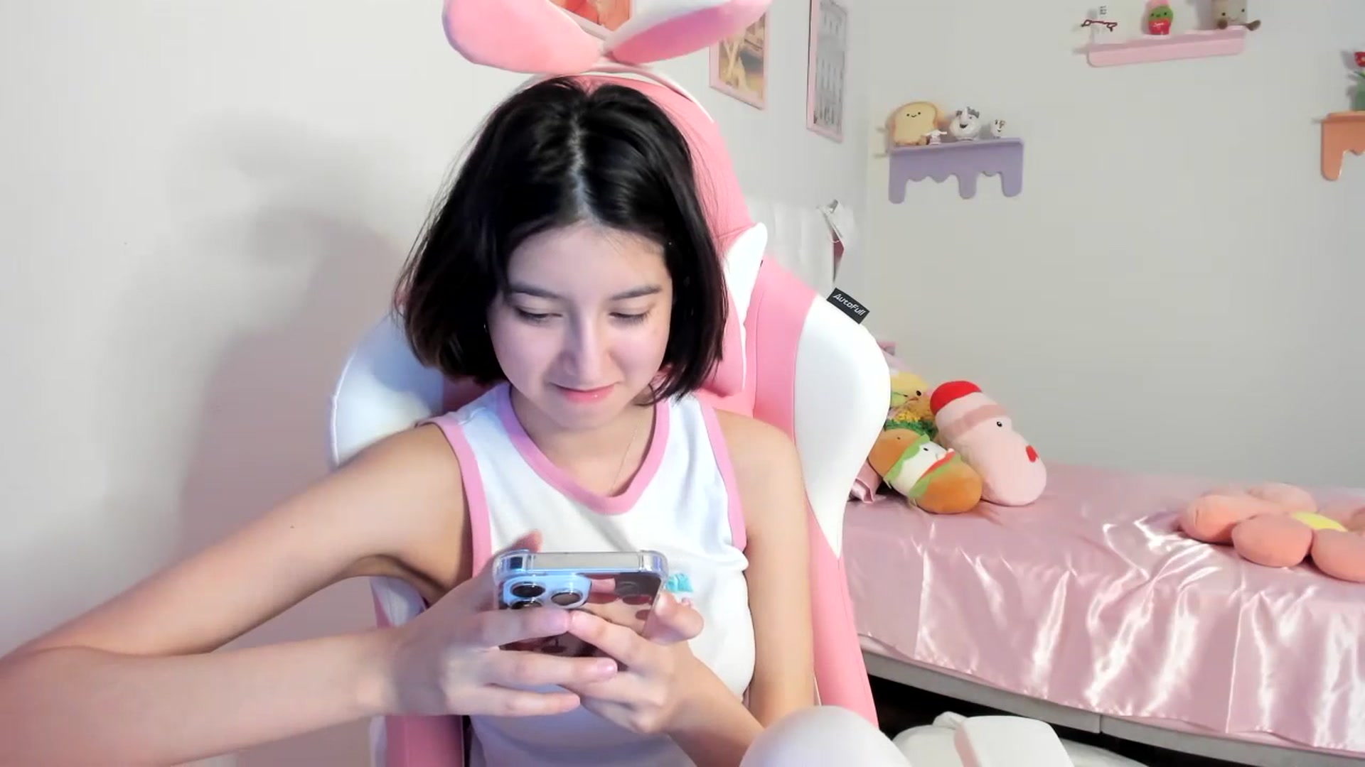 Gallery image thumbnail from Cherrycute666's myfreecams stream on, 07/21/2023, 07:24 image 2 of 20