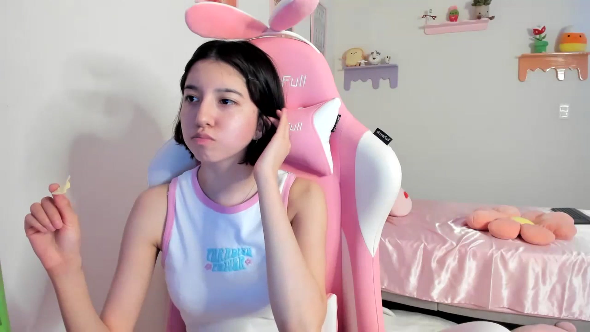 Gallery image thumbnail from Cherrycute666's myfreecams stream on, 07/21/2023, 07:24 image 17 of 20