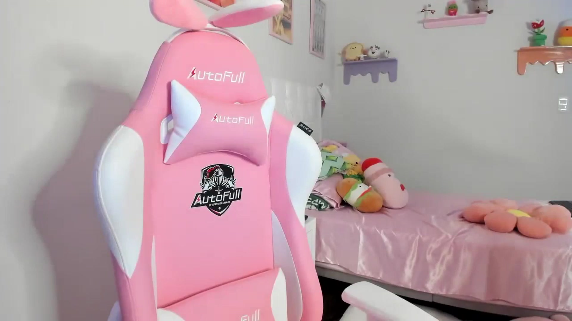 Gallery image thumbnail from Cherrycute666's myfreecams stream on, 07/21/2023, 09:01 image 13 of 20