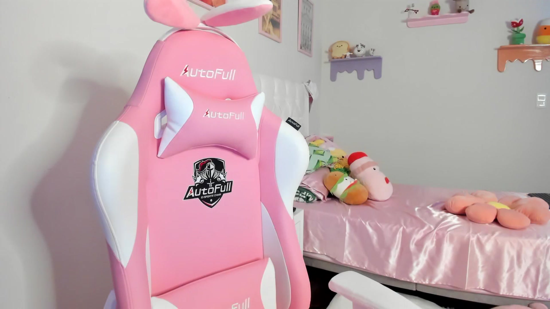 Gallery image thumbnail from Cherrycute666's myfreecams stream on, 07/21/2023, 09:01 image 14 of 20