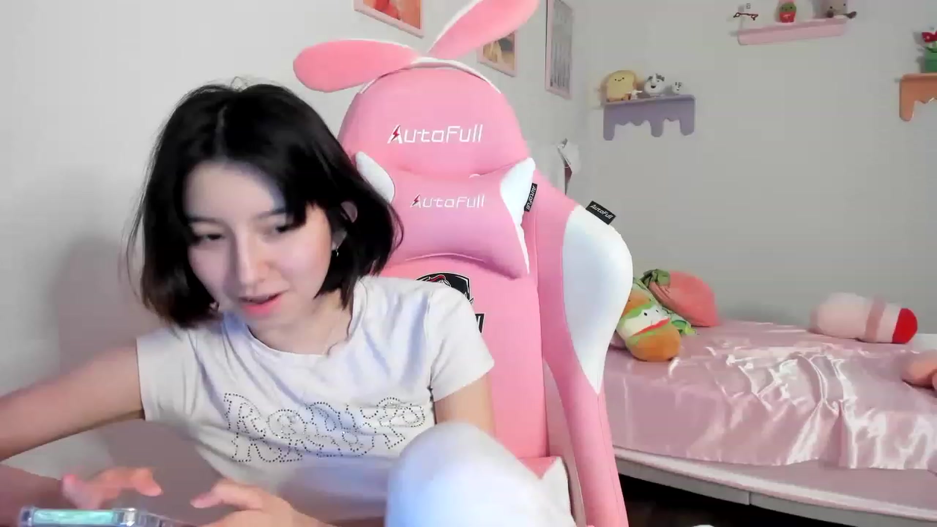 Gallery image thumbnail from Cherrycute666's myfreecams stream on, 07/23/2023, 07:13 image 7 of 20