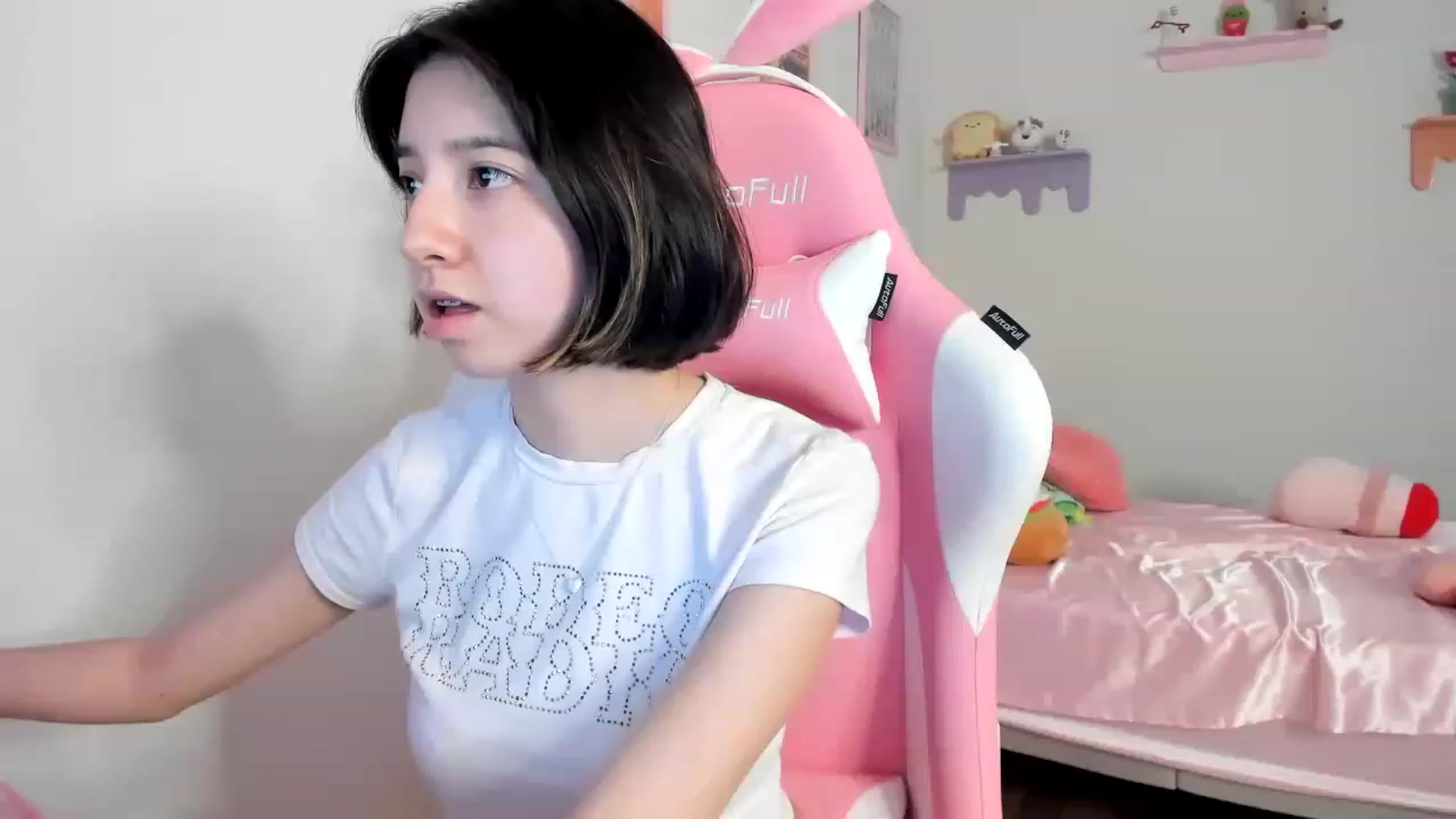 Gallery image thumbnail from Cherrycute666's myfreecams stream on, 07/23/2023, 07:13 image 4 of 20
