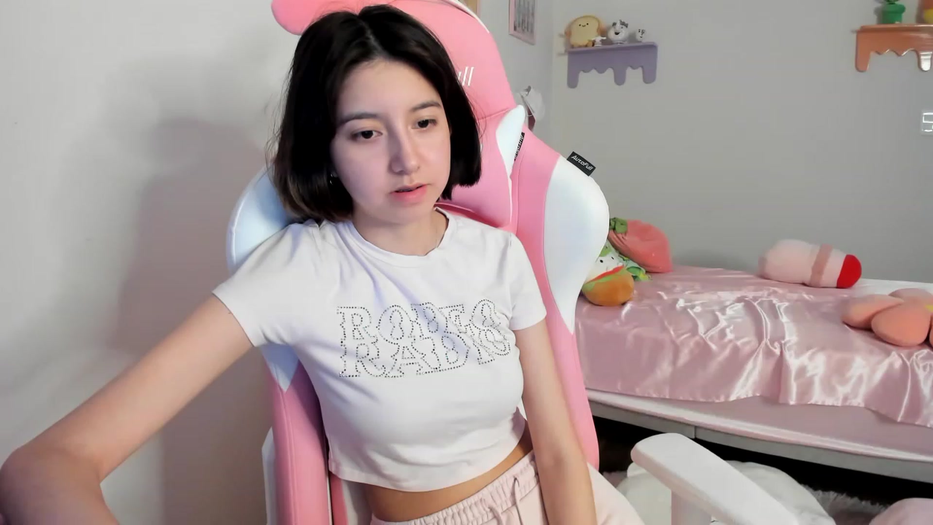 Gallery image thumbnail from Cherrycute666's myfreecams stream on, 07/23/2023, 10:39 image 3 of 20
