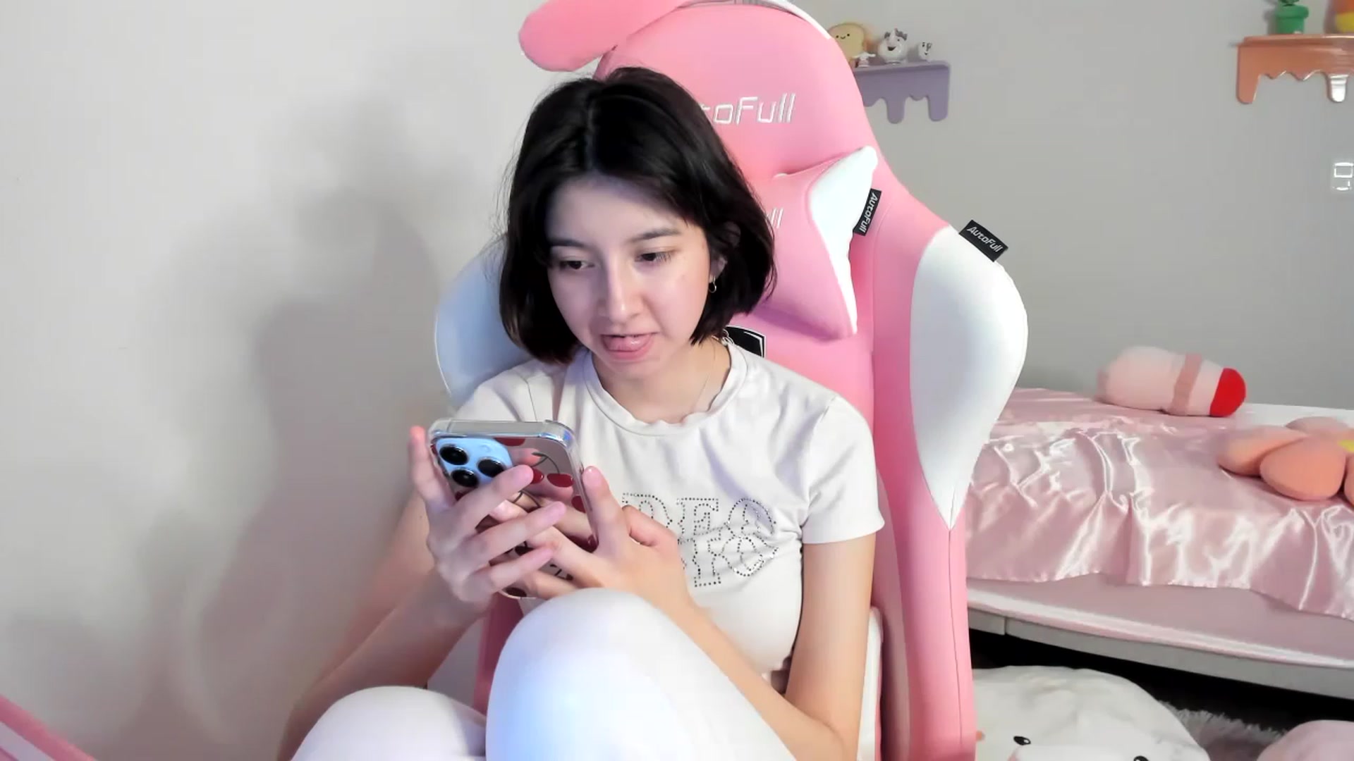 Gallery image thumbnail from Cherrycute666's myfreecams stream on, 07/23/2023, 10:39 image 1 of 20