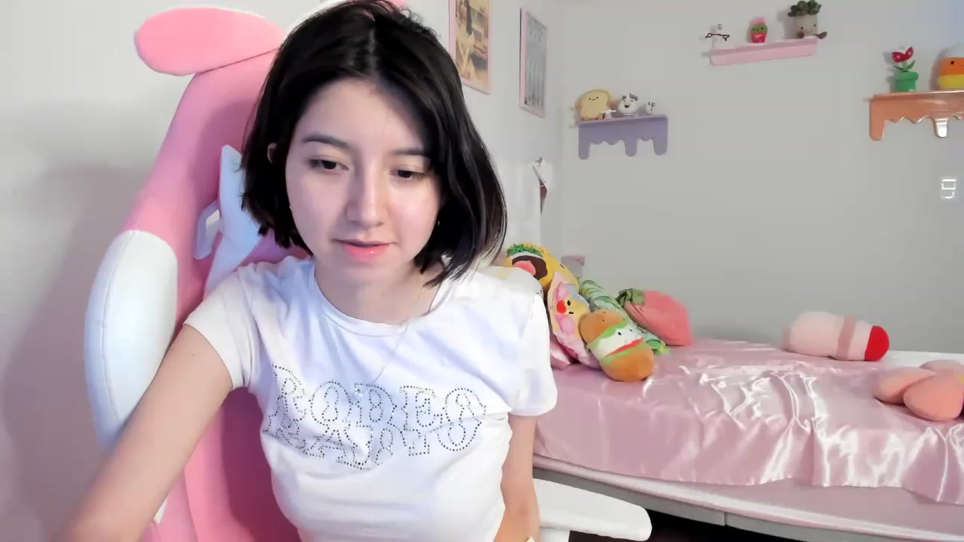 Gallery image thumbnail from Cherrycute666's myfreecams stream on, 07/23/2023, 10:39 image 20 of 20