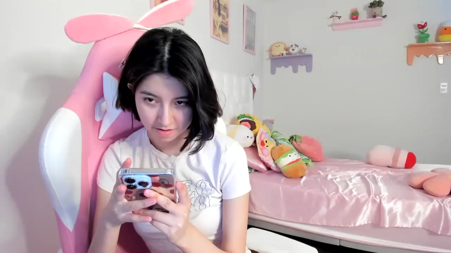 Gallery image thumbnail from Cherrycute666's myfreecams stream on, 07/23/2023, 10:39 image 19 of 20