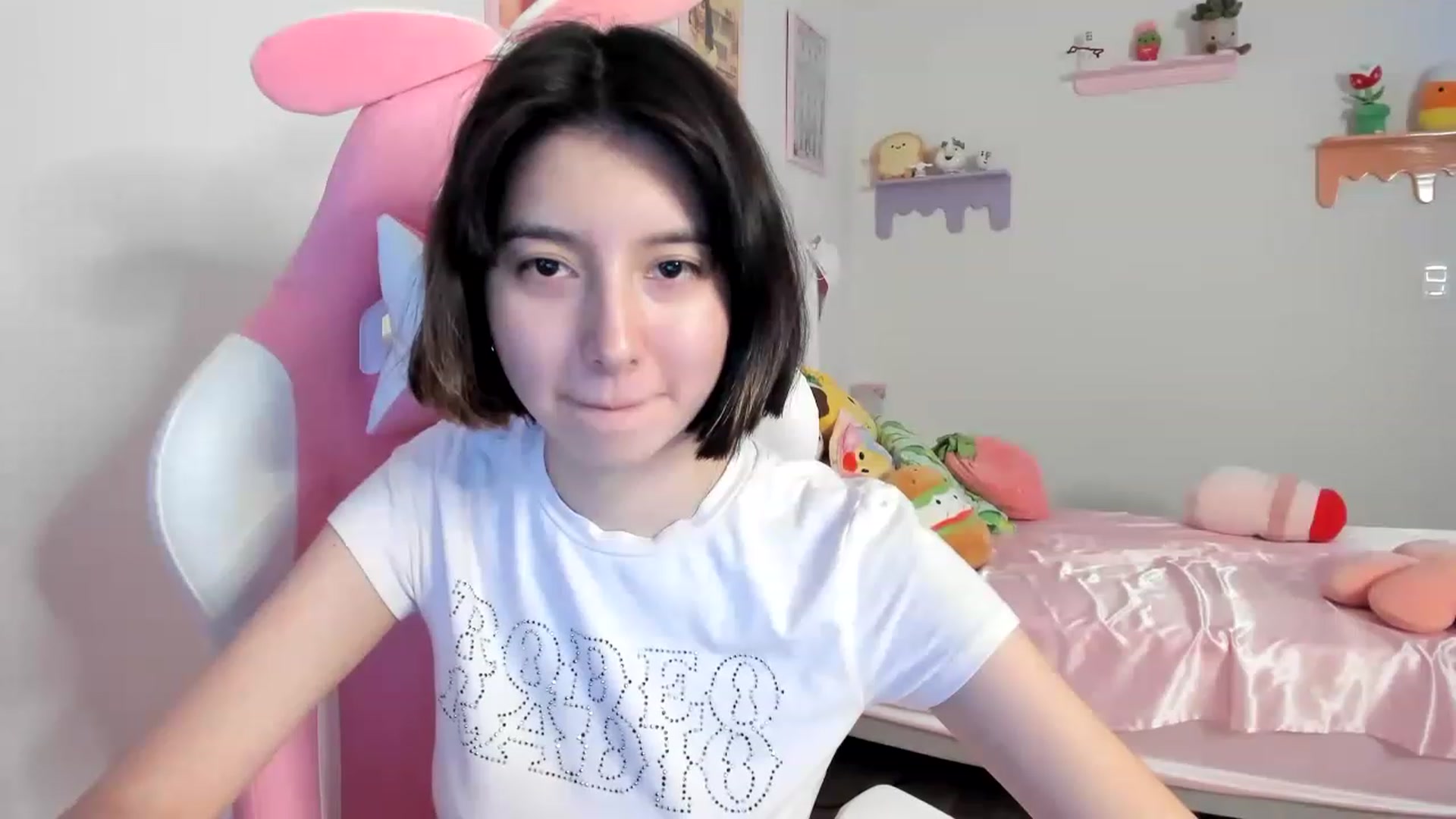 Gallery image thumbnail from Cherrycute666's myfreecams stream on, 07/23/2023, 10:39 image 17 of 20