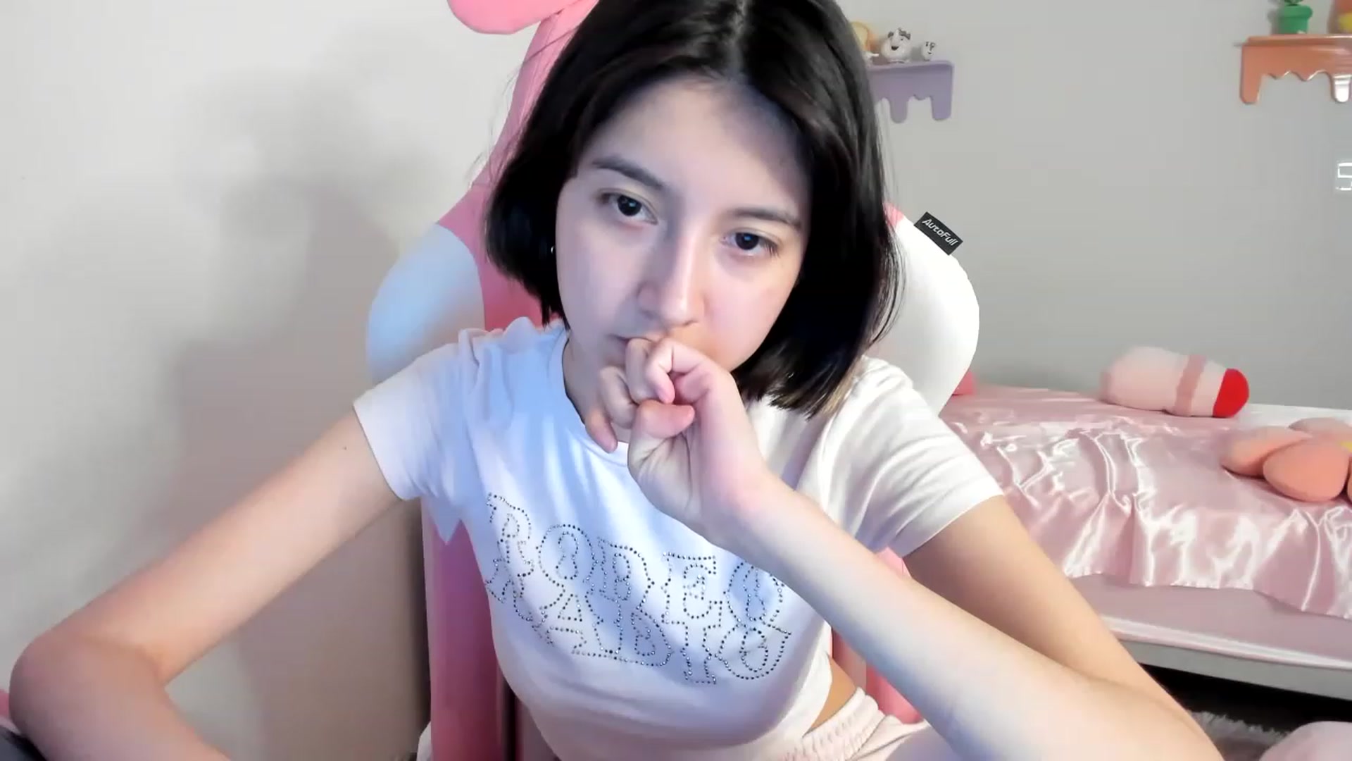 Gallery image thumbnail from Cherrycute666's myfreecams stream on, 07/23/2023, 10:39 image 4 of 20