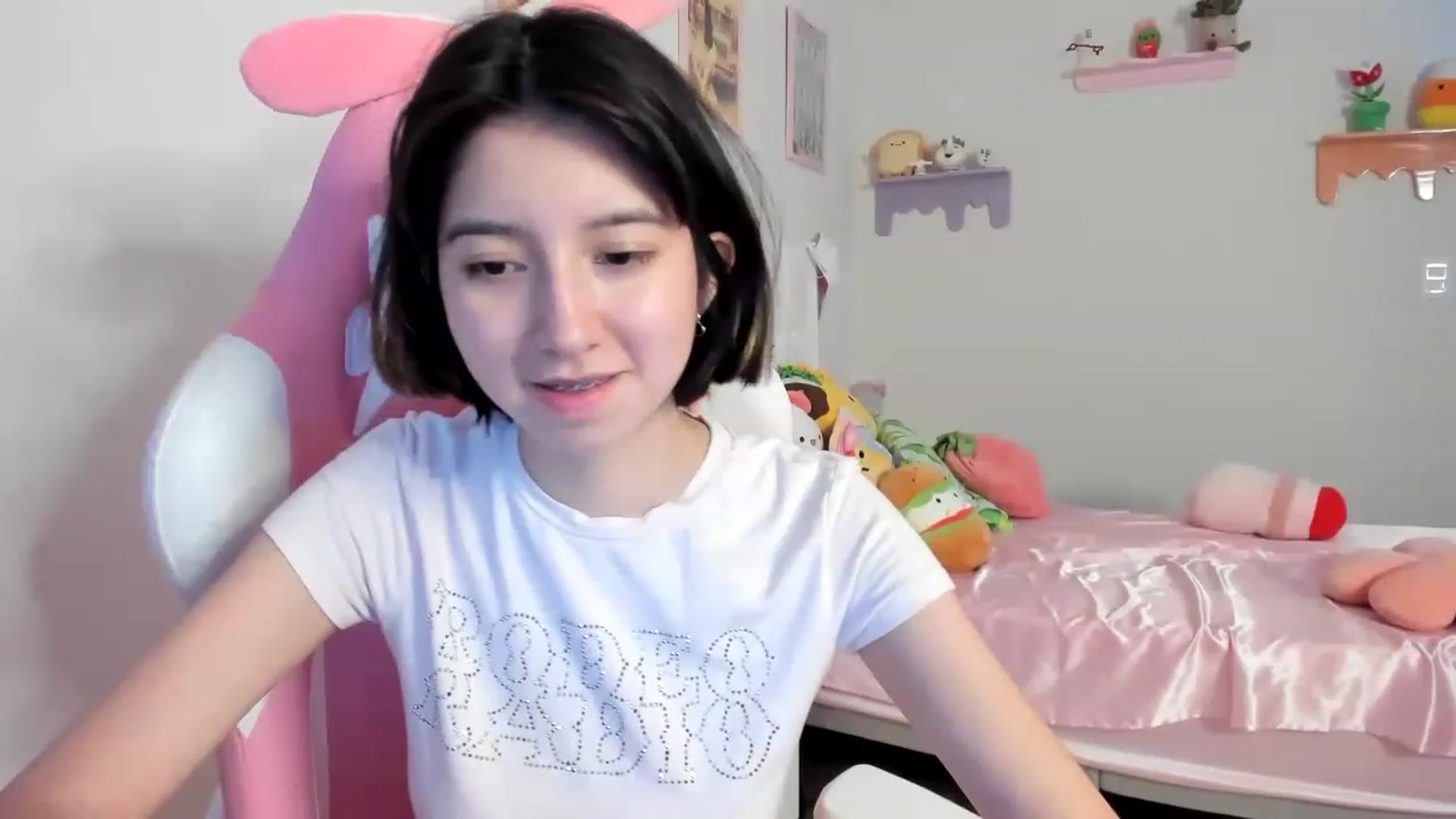 Gallery image thumbnail from Cherrycute666's myfreecams stream on, 07/23/2023, 10:39 image 16 of 20