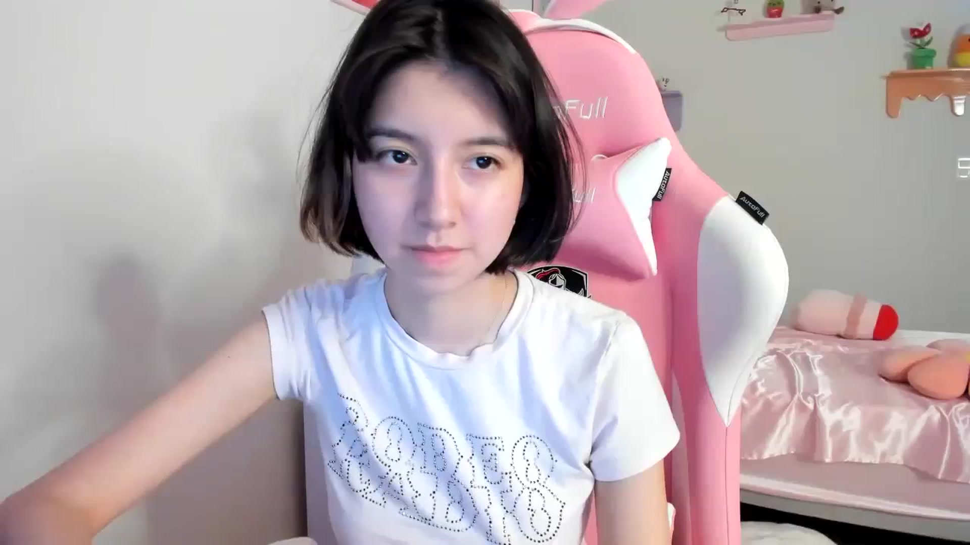 Gallery image thumbnail from Cherrycute666's myfreecams stream on, 07/23/2023, 11:31 image 17 of 20