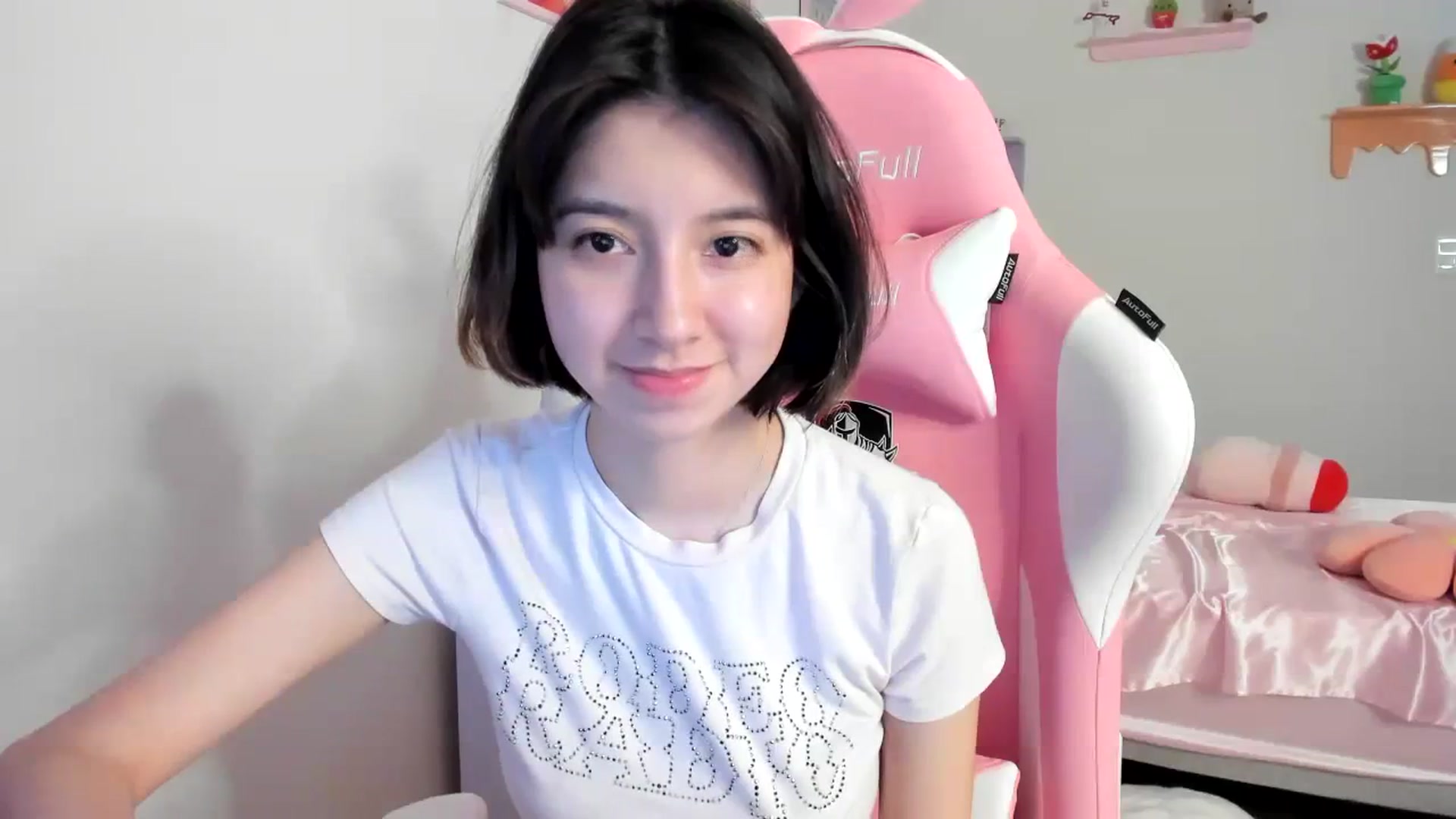 Gallery image thumbnail from Cherrycute666's myfreecams stream on, 07/23/2023, 11:31 image 13 of 20