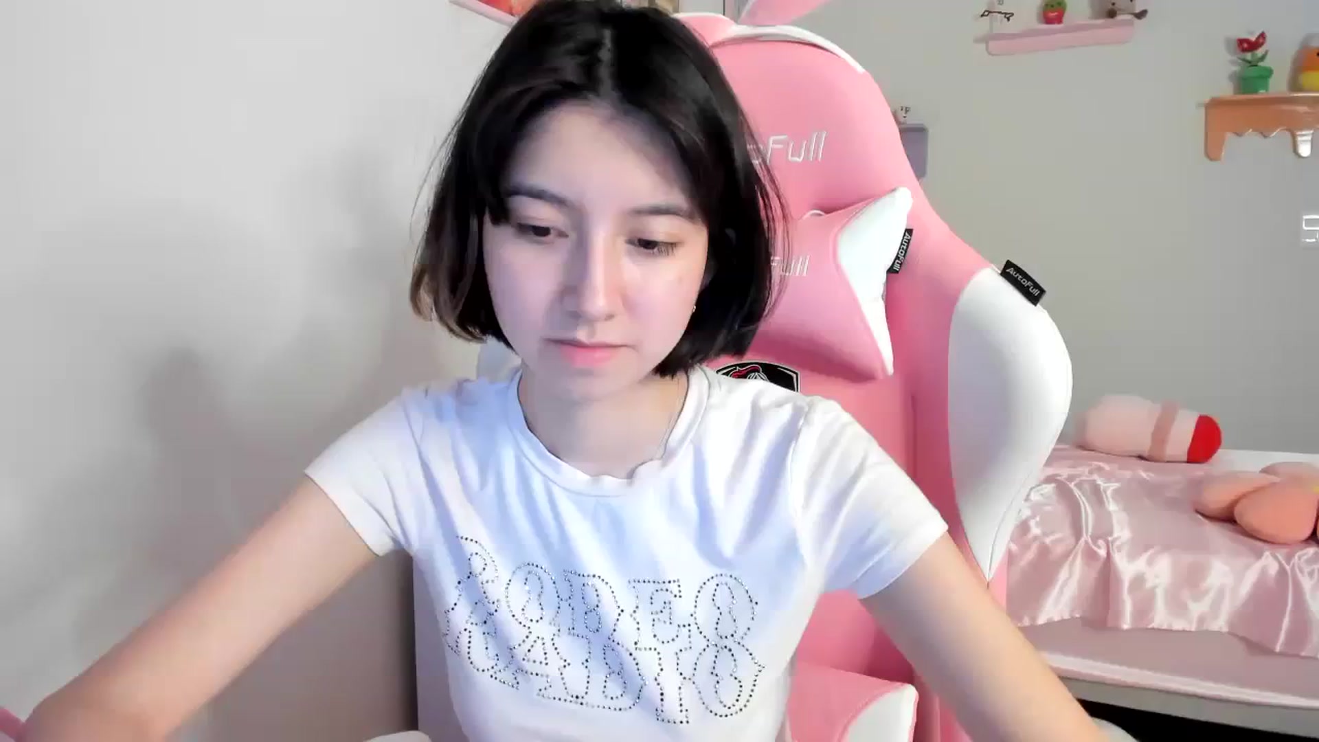 Gallery image thumbnail from Cherrycute666's myfreecams stream on, 07/23/2023, 11:31 image 16 of 20