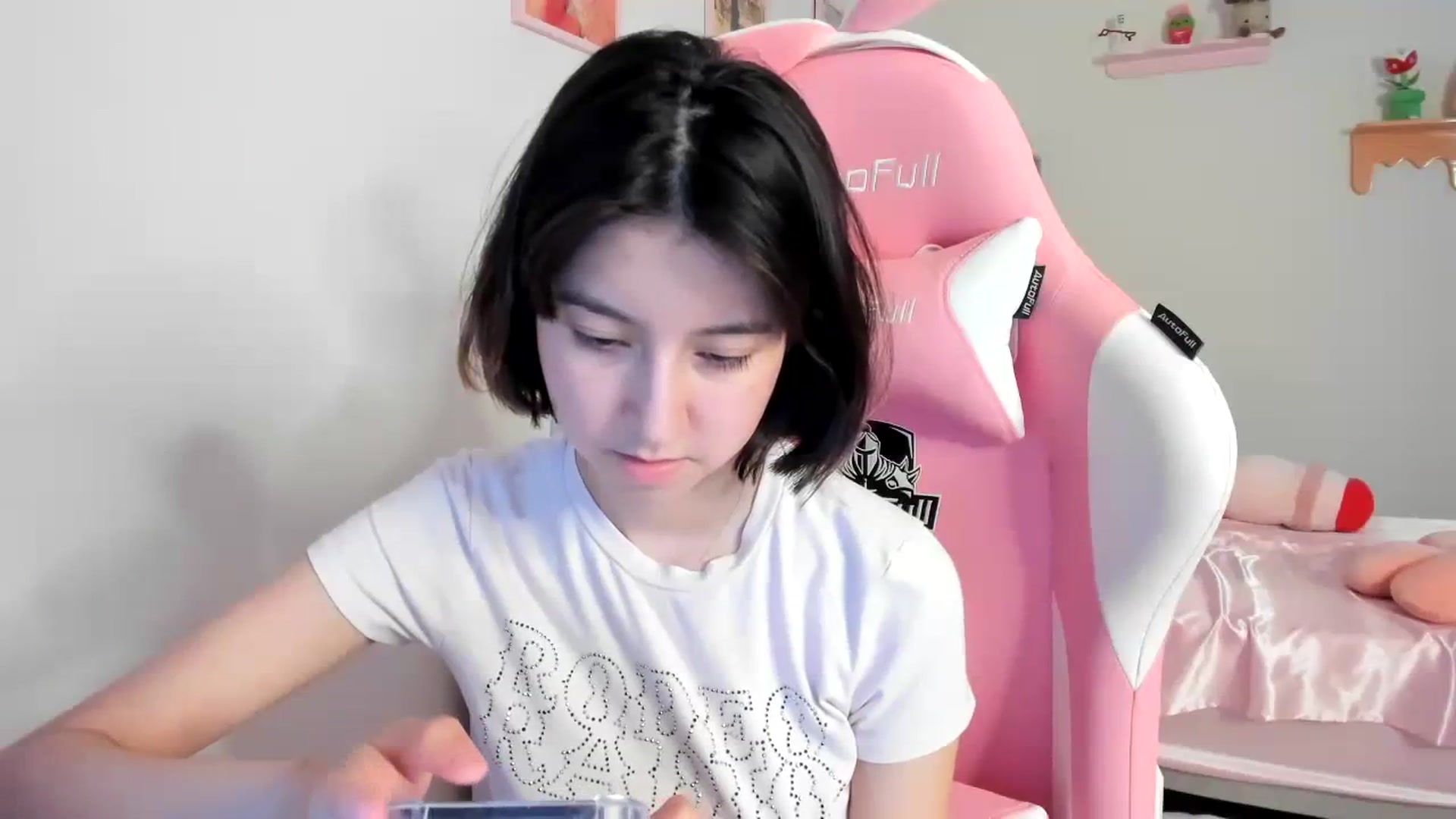 Gallery image thumbnail from Cherrycute666's myfreecams stream on, 07/23/2023, 11:31 image 12 of 20