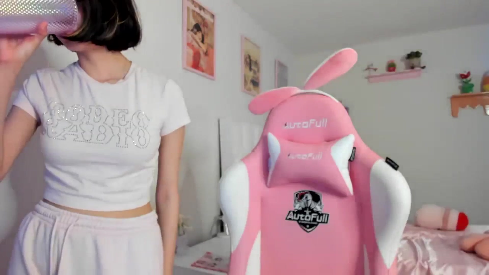 Gallery image thumbnail from Cherrycute666's myfreecams stream on, 07/23/2023, 11:31 image 11 of 20