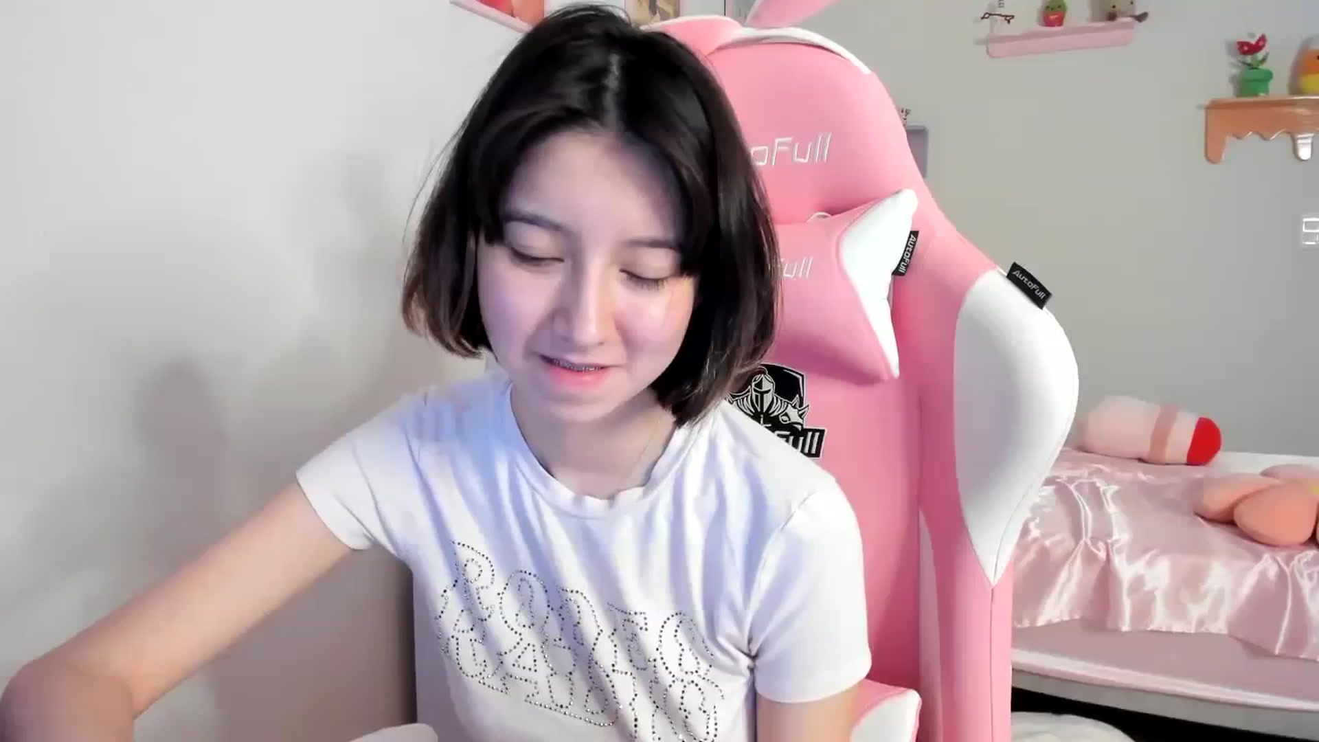Gallery image thumbnail from Cherrycute666's myfreecams stream on, 07/23/2023, 11:31 image 15 of 20