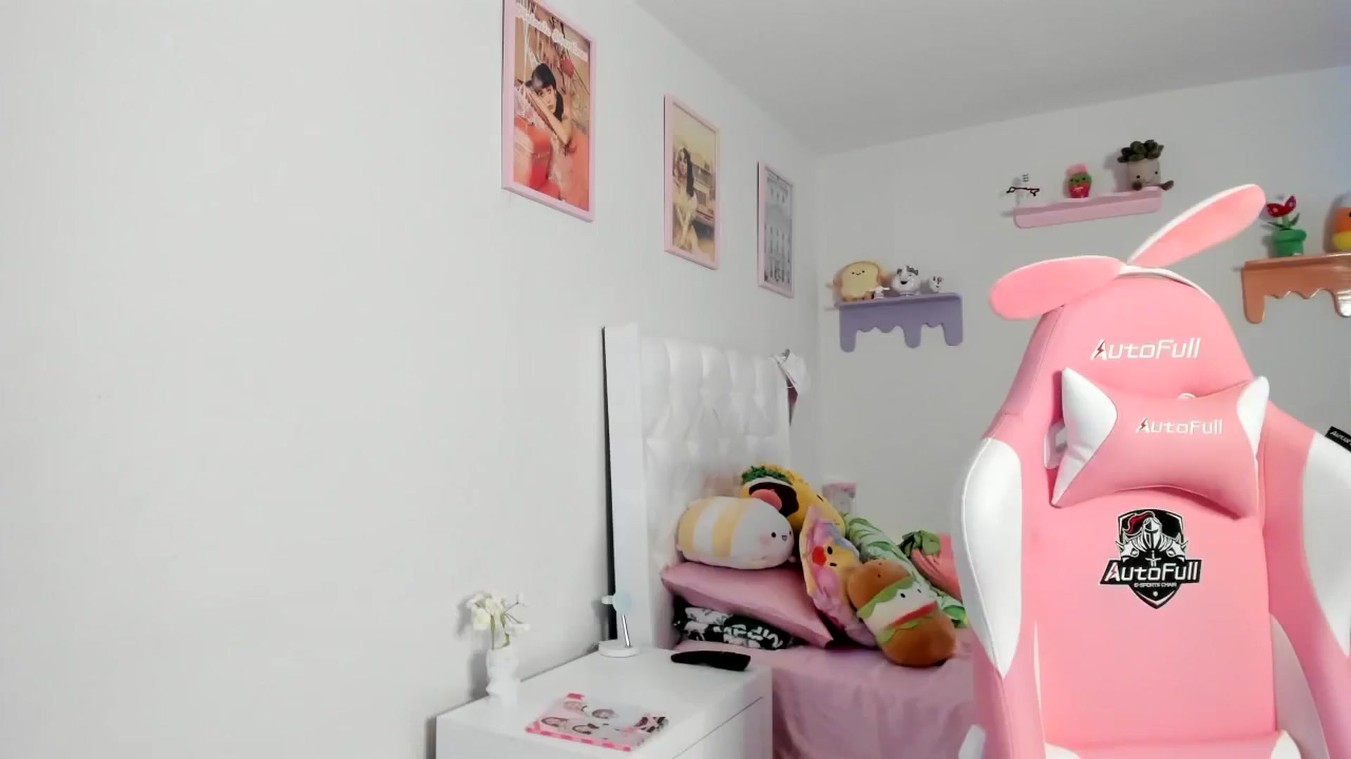 Gallery image thumbnail from Cherrycute666's myfreecams stream on, 07/23/2023, 11:31 image 10 of 20