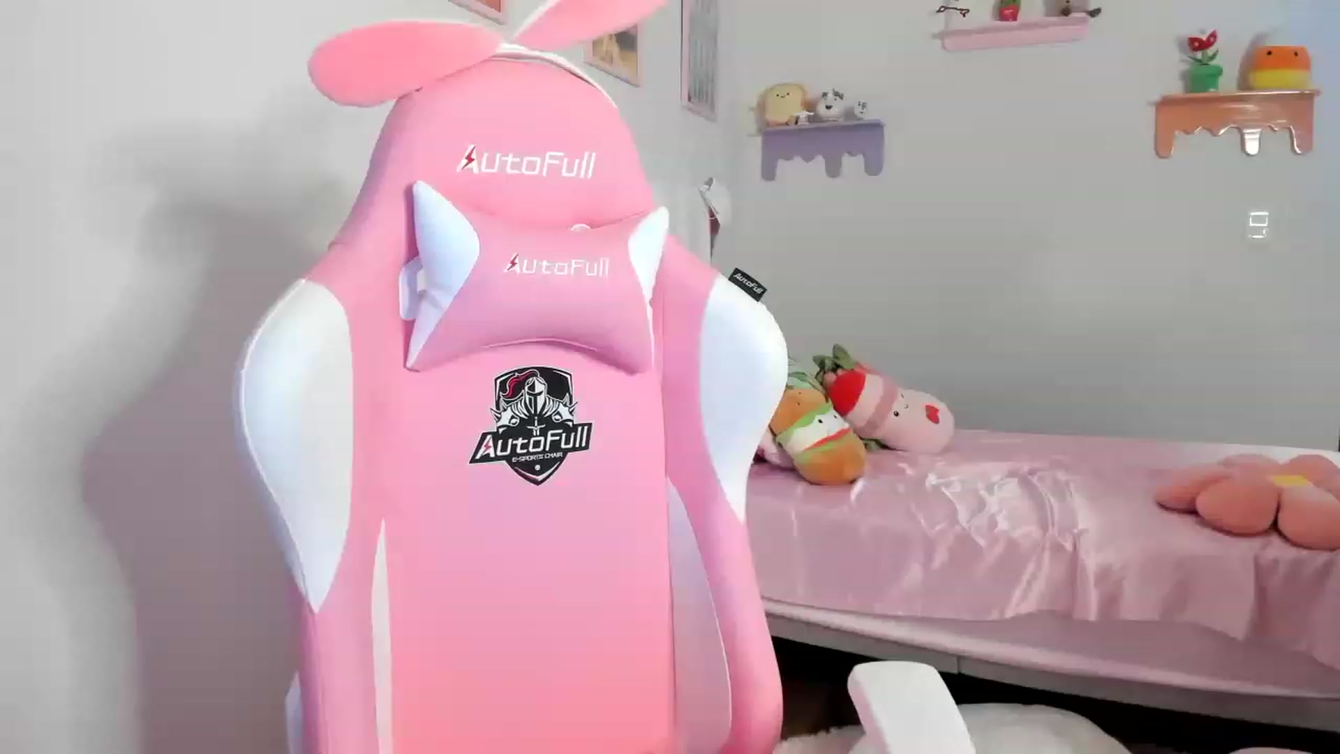 Gallery image thumbnail from Cherrycute666's myfreecams stream on, 07/24/2023, 04:31 image 1 of 20