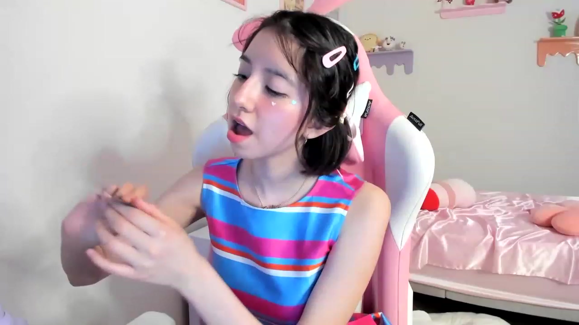 Gallery image thumbnail from Cherrycute666's myfreecams stream on, 07/24/2023, 04:31 image 14 of 20