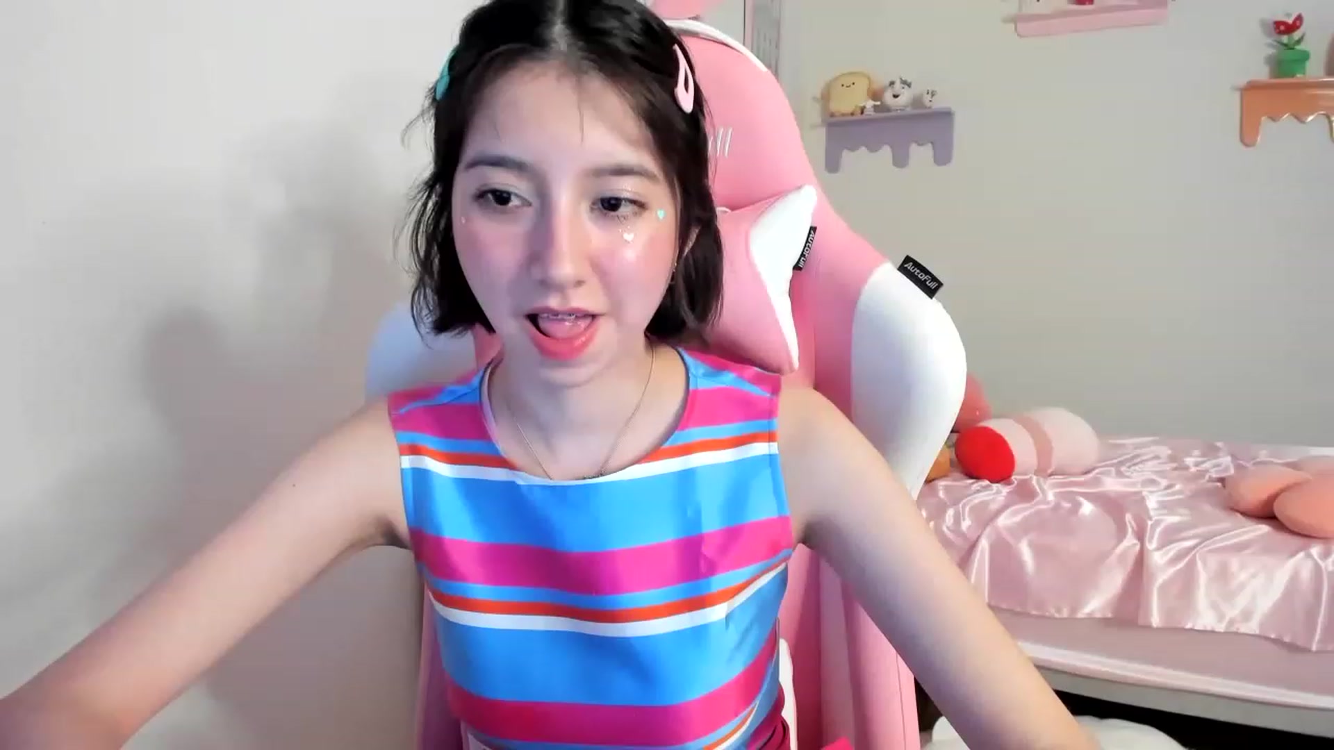 Gallery image thumbnail from Cherrycute666's myfreecams stream on, 07/24/2023, 04:31 image 10 of 20