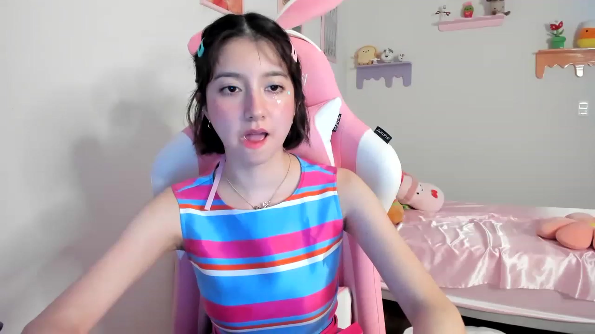 Gallery image thumbnail from Cherrycute666's myfreecams stream on, 07/24/2023, 04:31 image 3 of 20