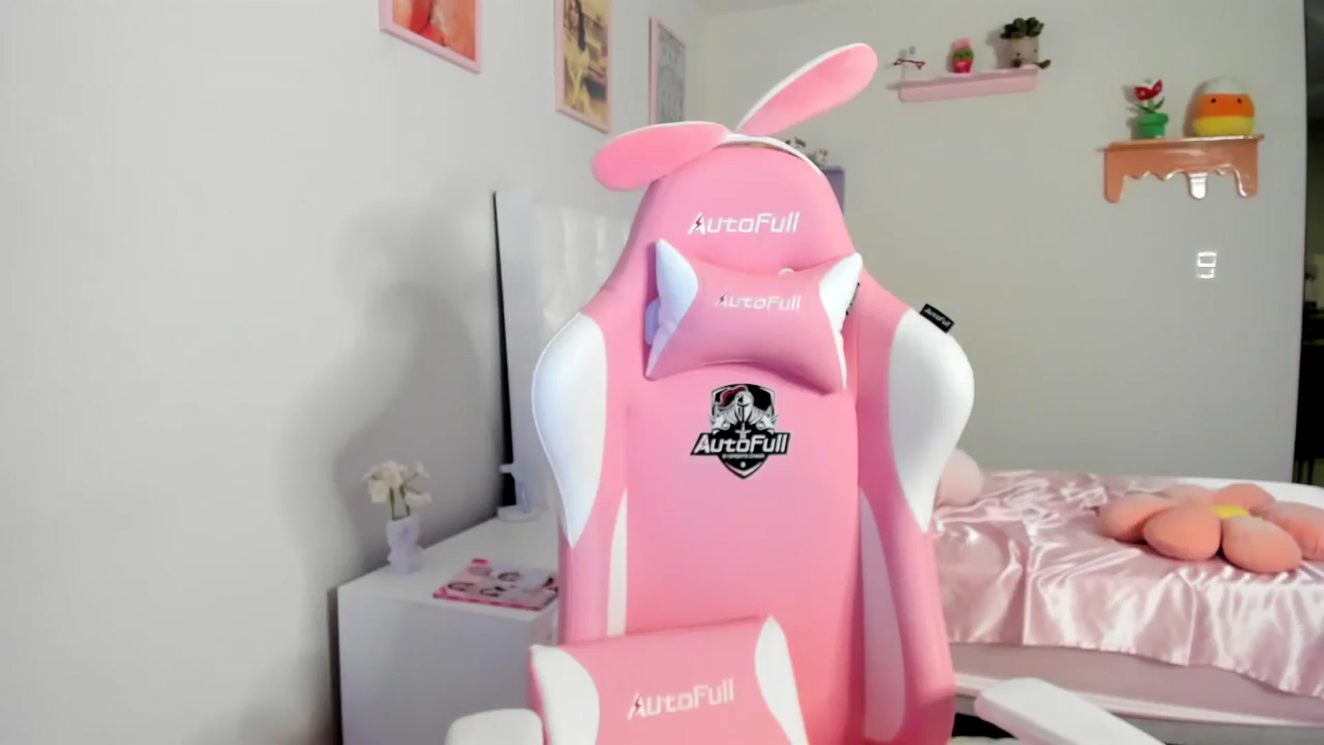 Gallery image thumbnail from Cherrycute666's myfreecams stream on, 07/24/2023, 06:27 image 6 of 20