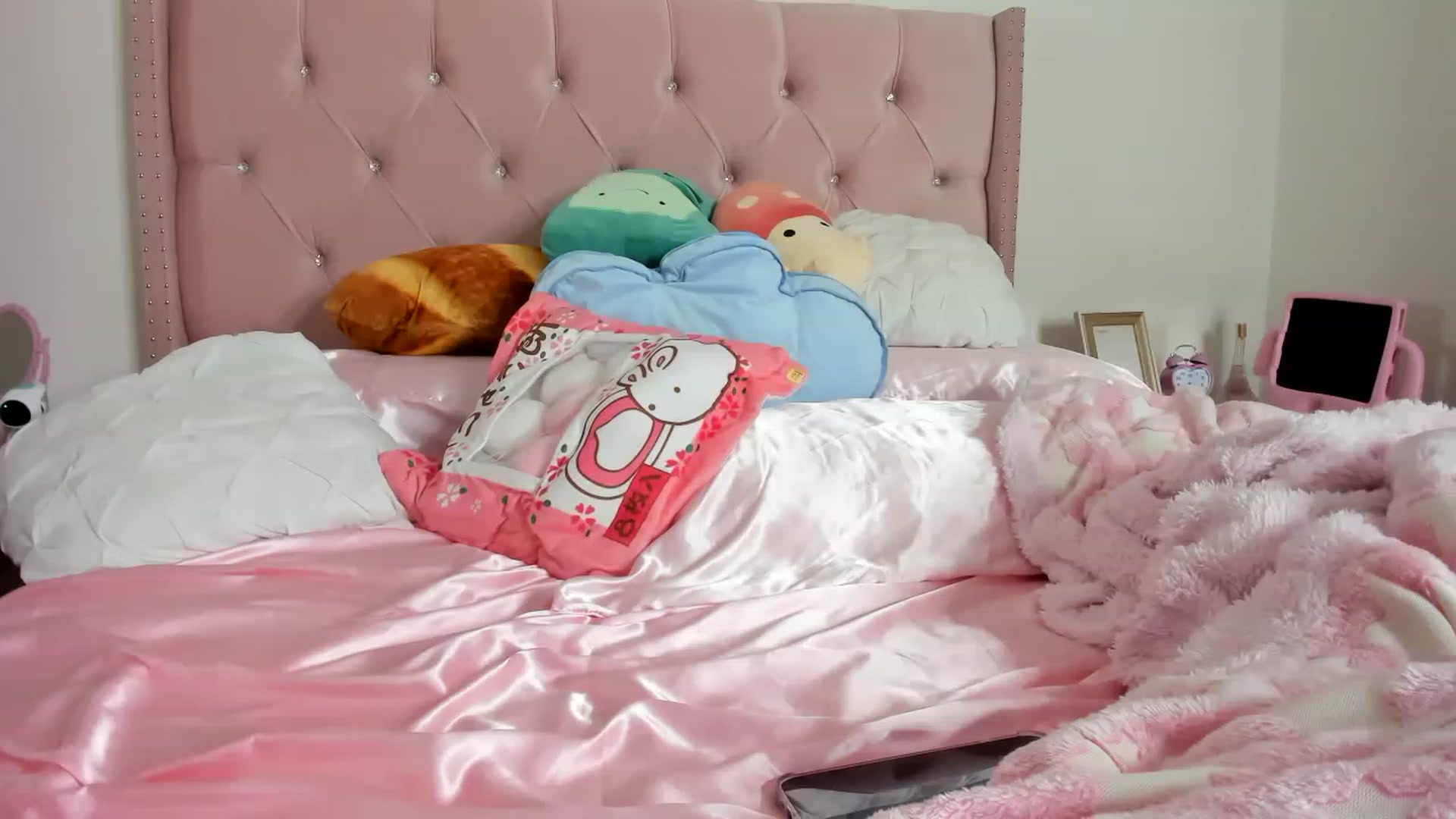 Gallery image thumbnail from Cherrycute666's myfreecams stream on, 07/24/2023, 09:35 image 14 of 20