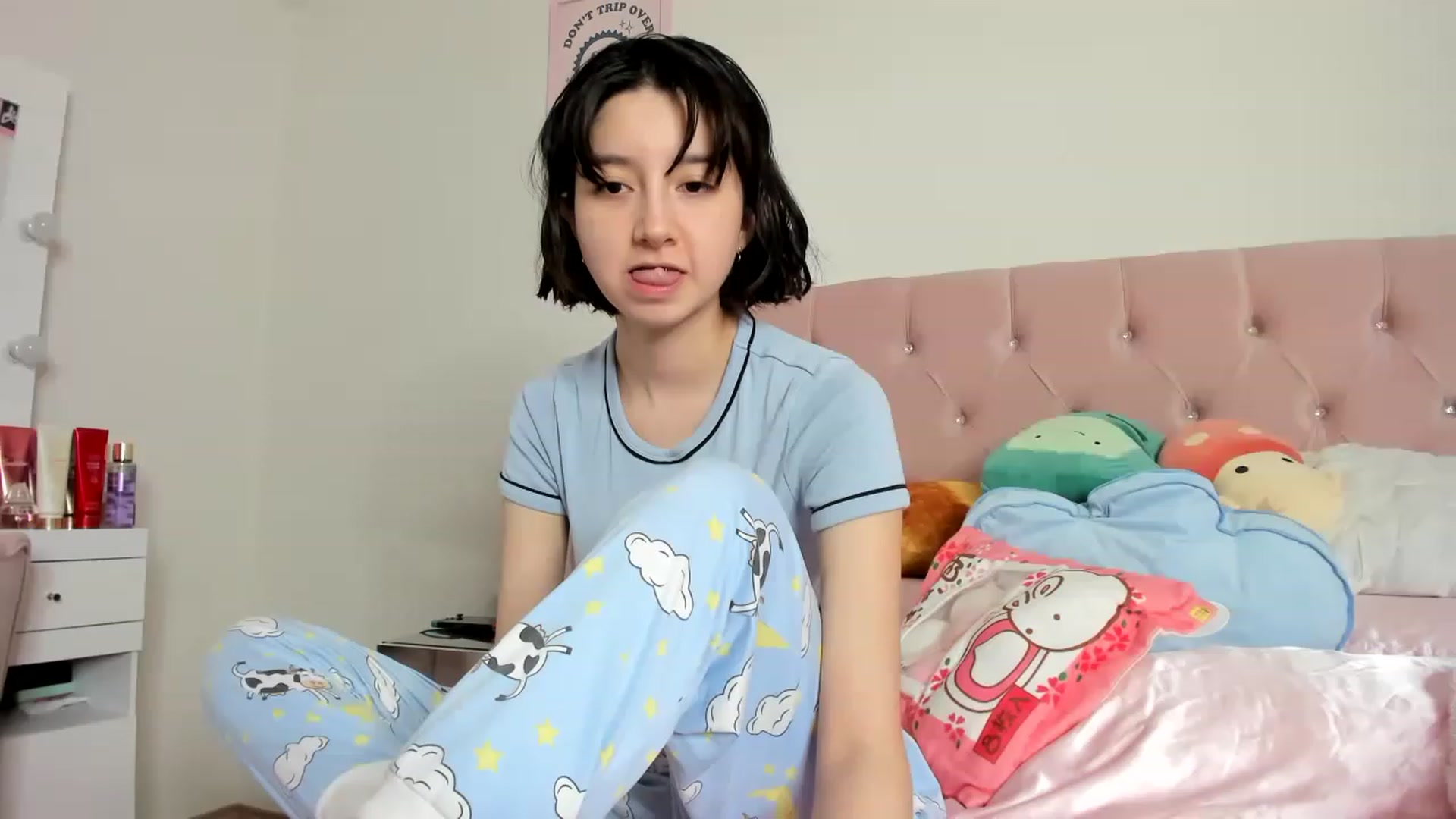 Gallery image thumbnail from Cherrycute666's myfreecams stream on, 07/24/2023, 09:35 image 18 of 20